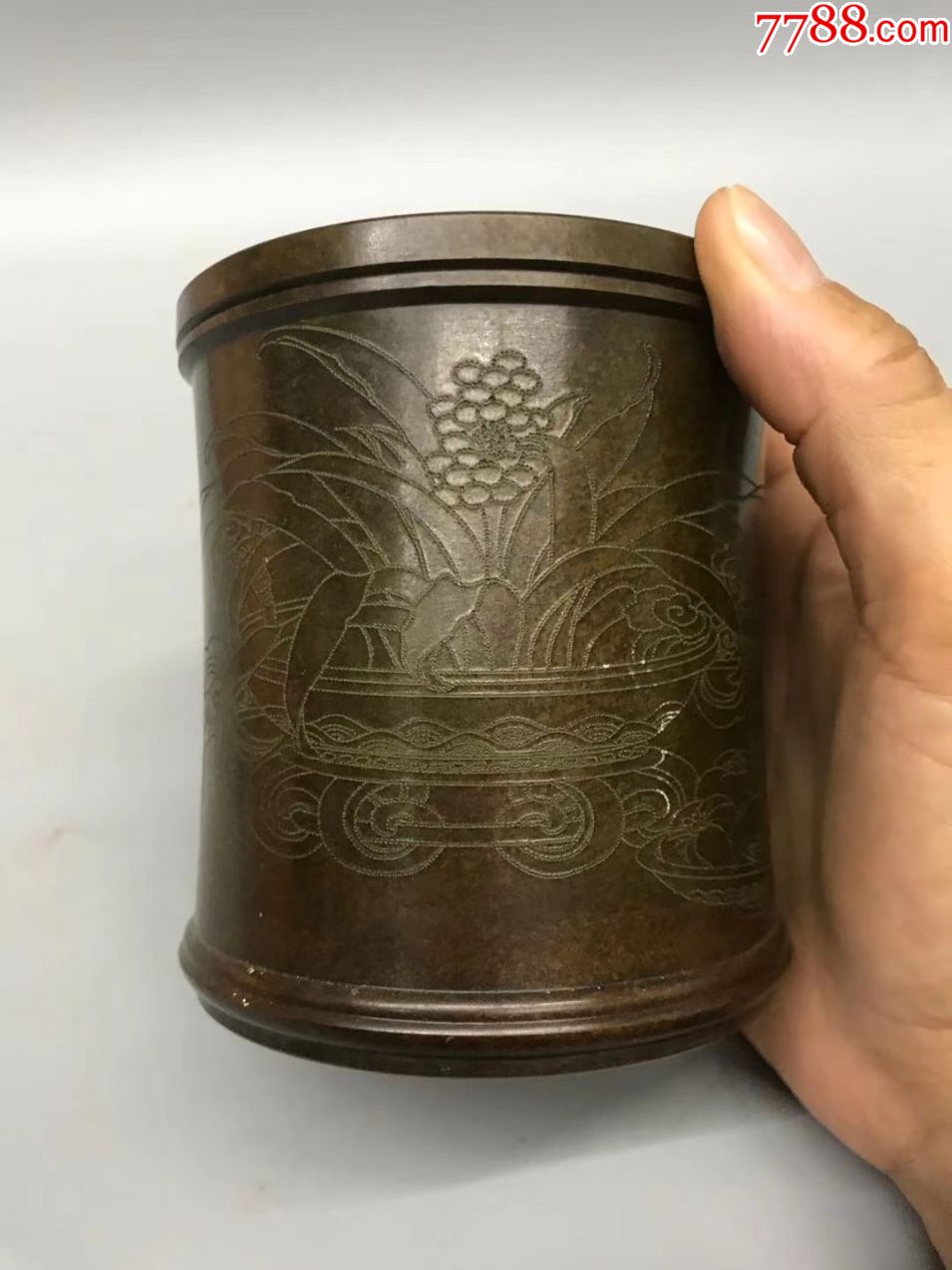 乾隆年制底款花卉纹铜笔筒,2.5斤