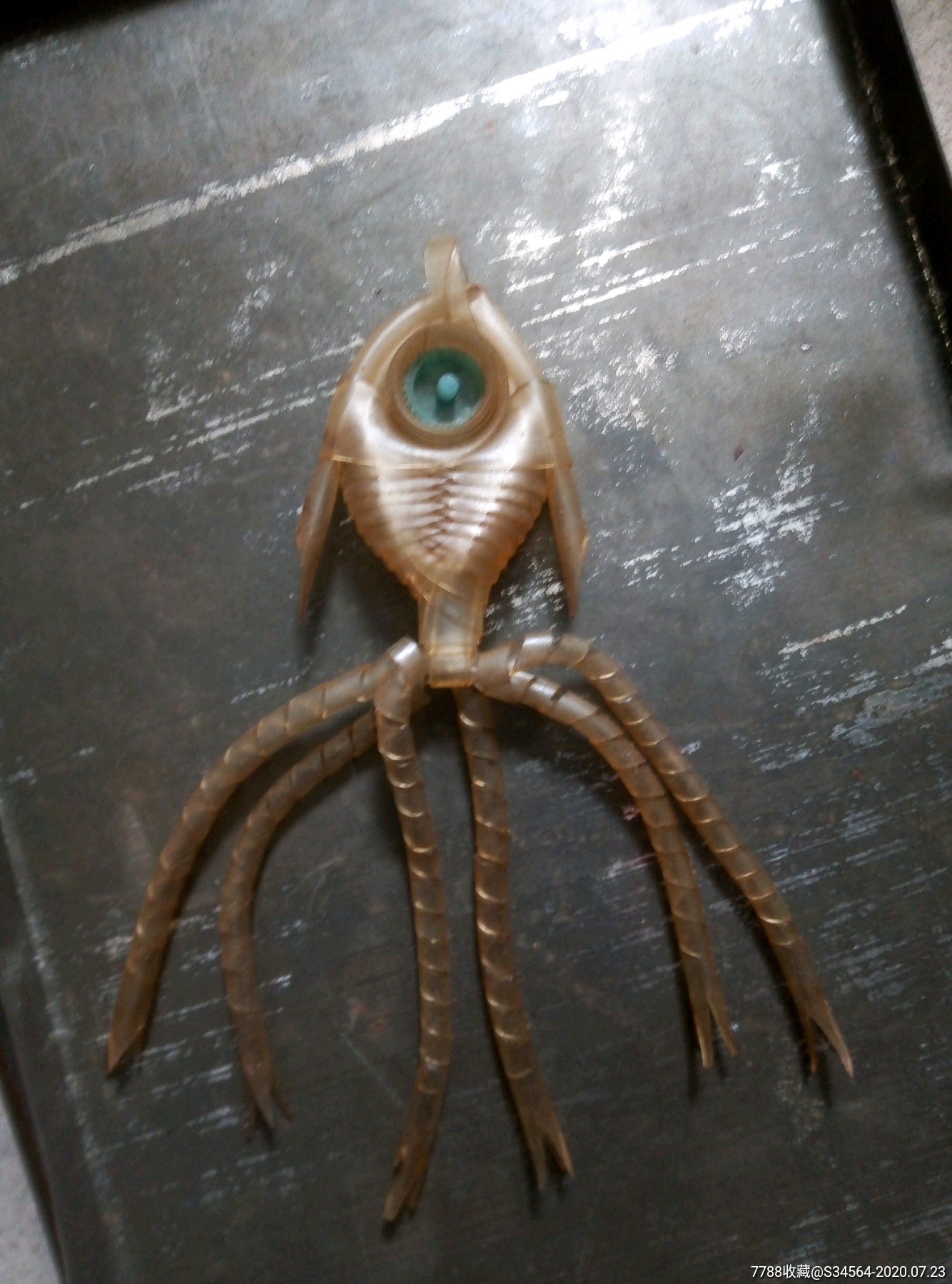 五十年代塑料小绳编织的金鱼一条.