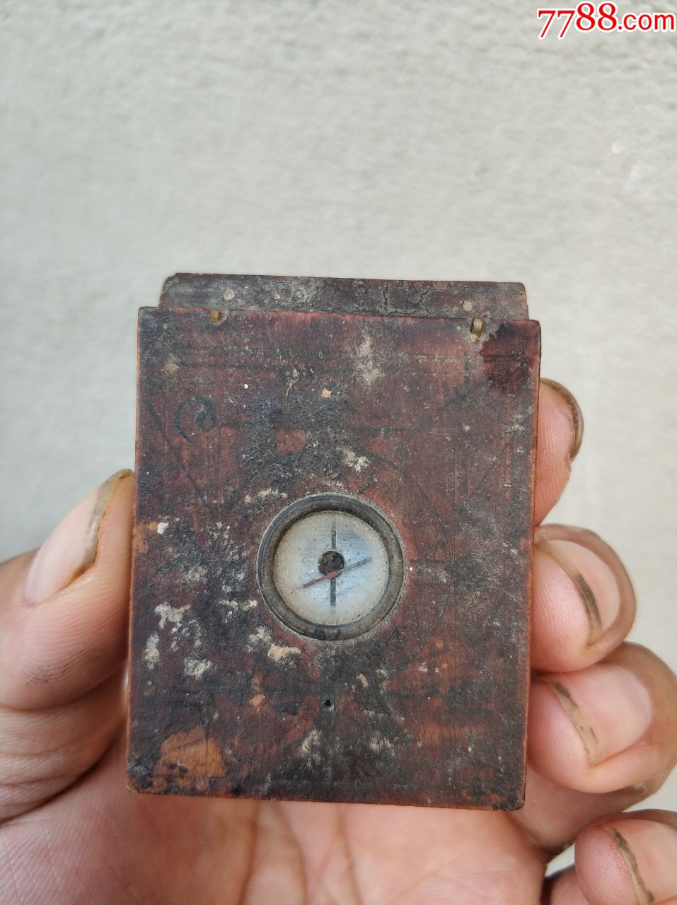 指南针,老木头的,品相如图,差木头盖子,古代的指南针