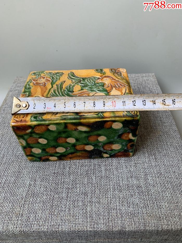 唐代三彩鸳鸯脉枕