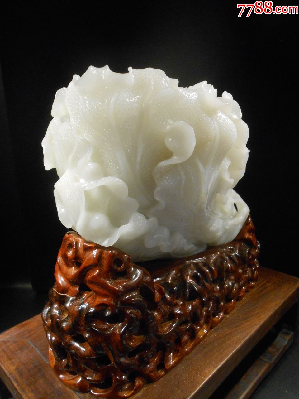 和田白玉大白菜摆件,和田白玉,白度好,总重8斤,已出鉴定证书,雕工细腻