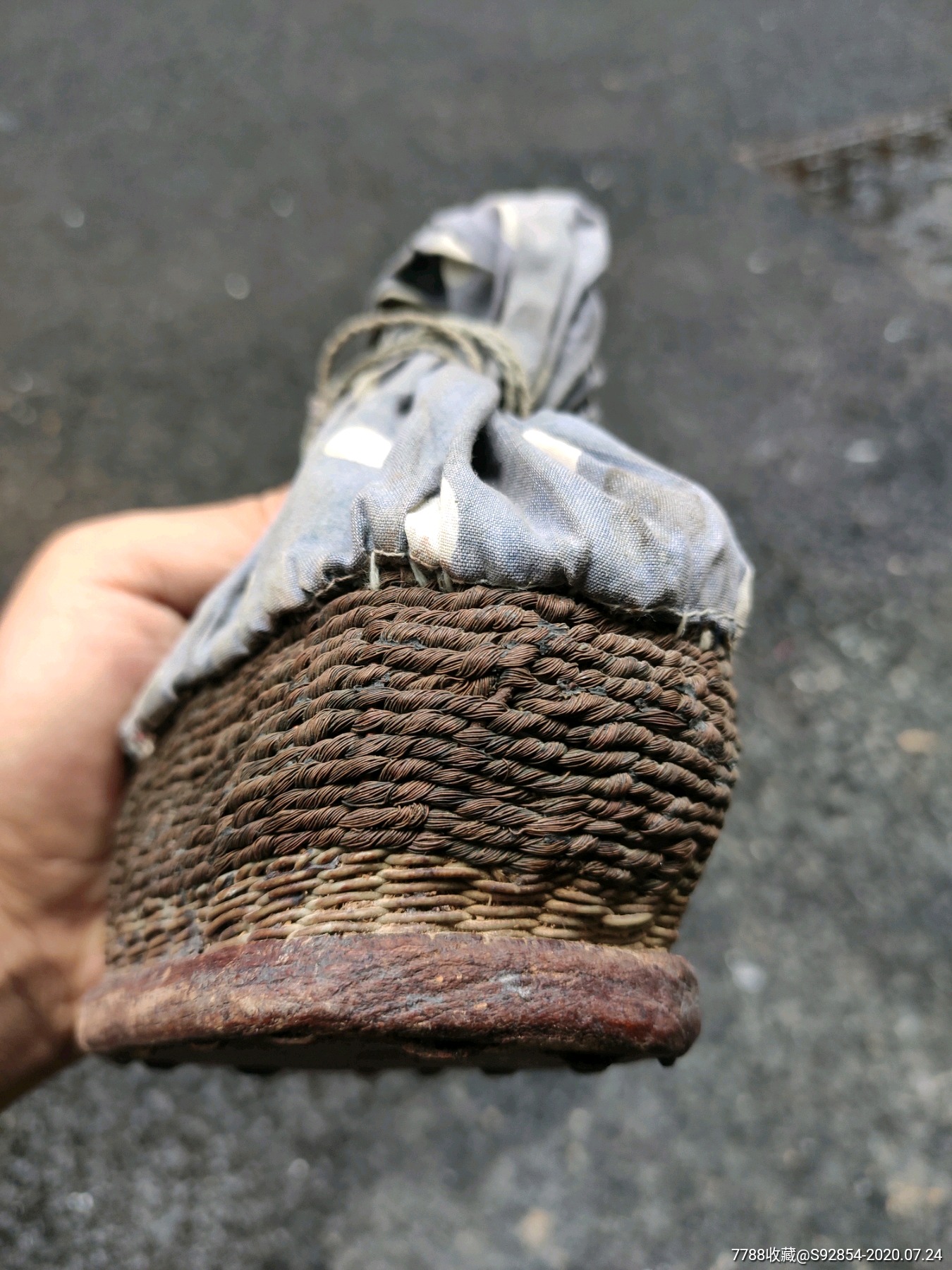 红铜丝编织的鹌鹑鸟笼