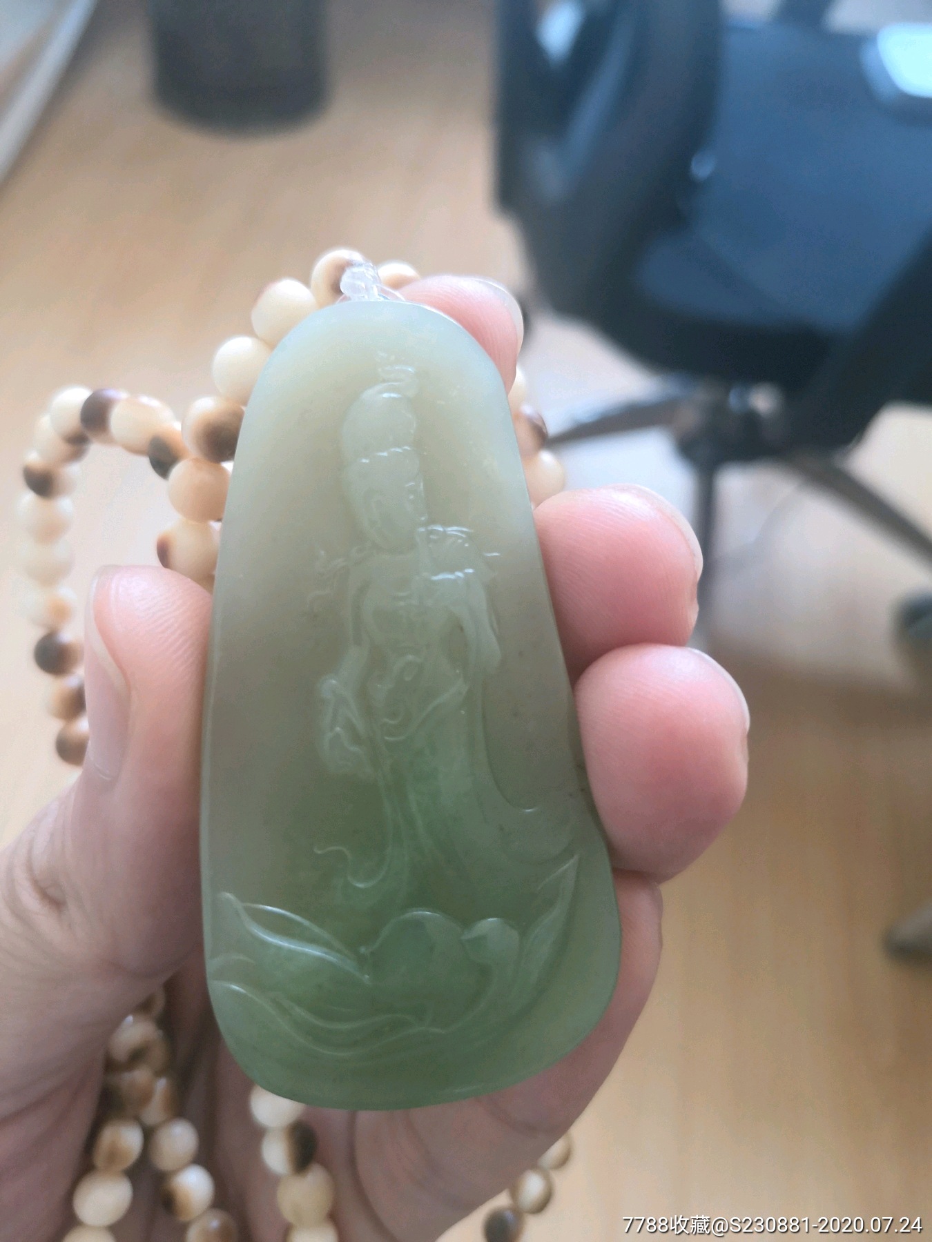 和田玉翠青观音牌