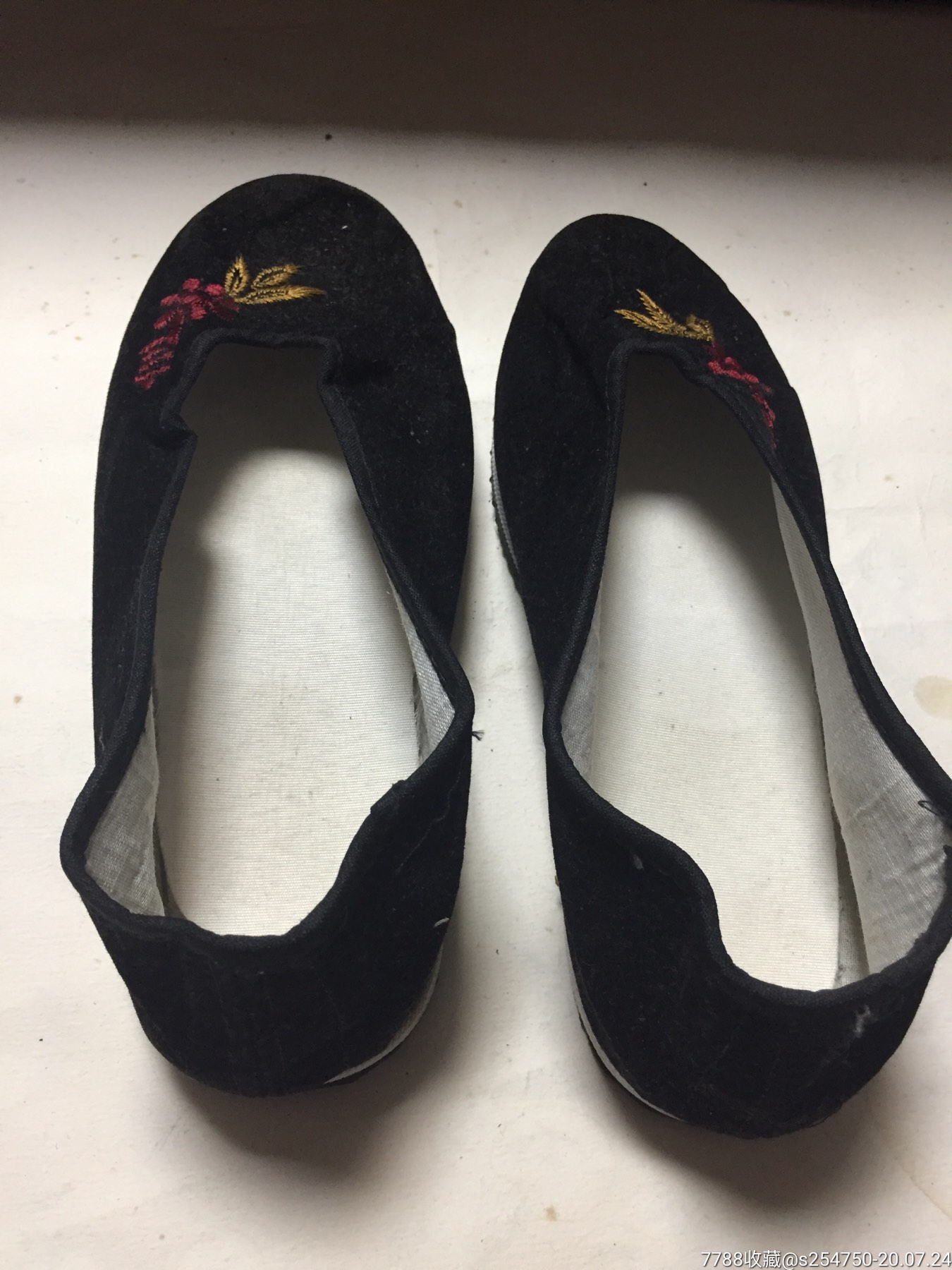 裹脚老太太绣花大绒鞋