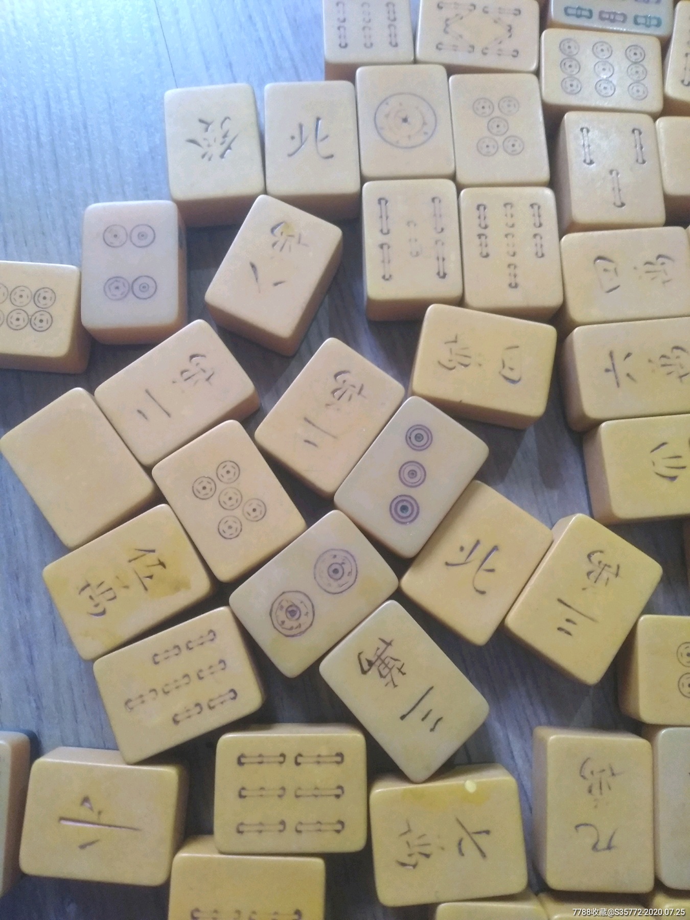 清代,贵族妇女用麻将牌,不缺