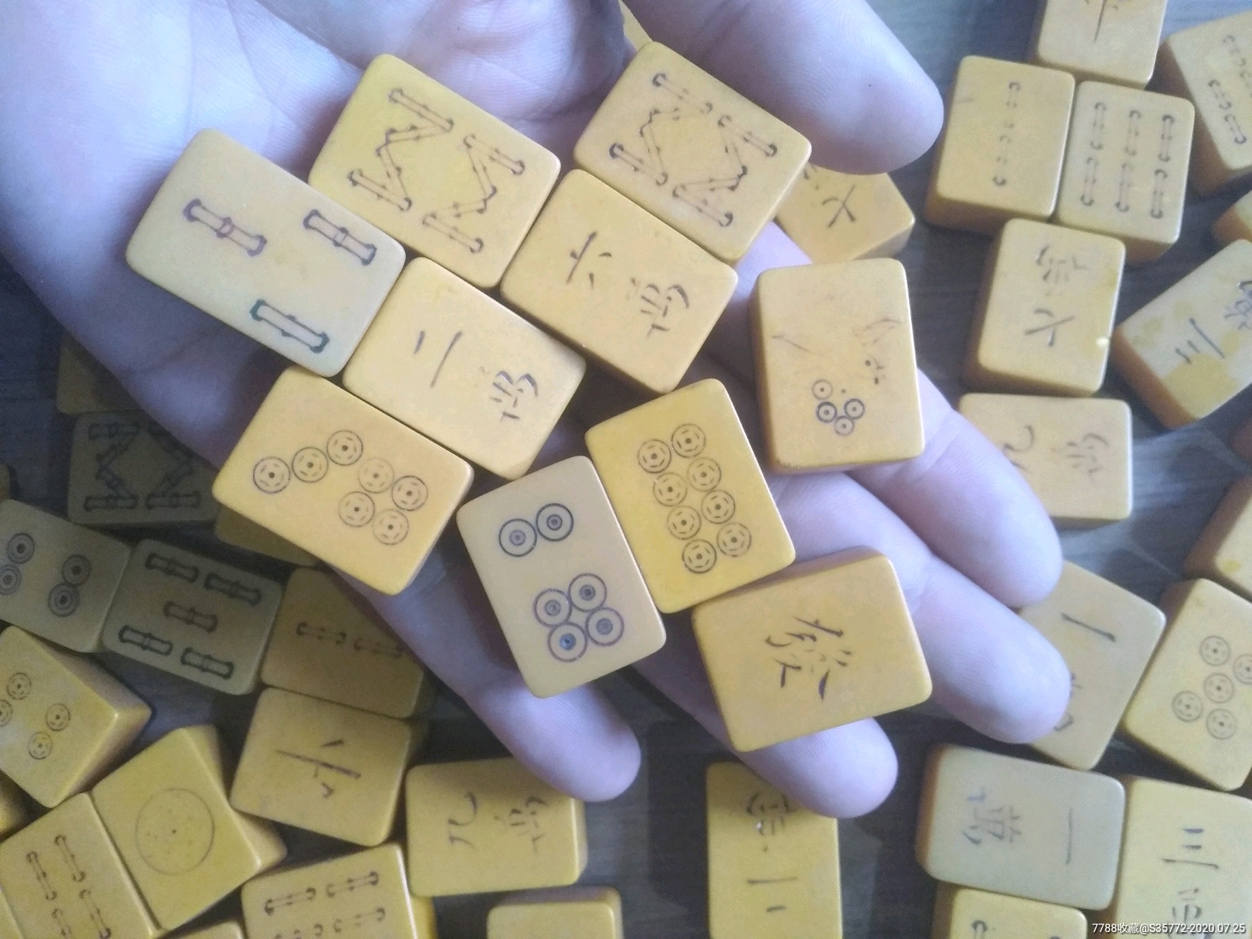 清代,贵族妇女用麻将牌,不缺