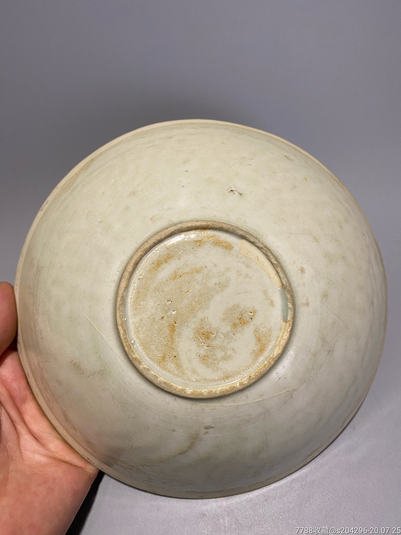 宋代龙泉窑影青薄胎凤穿牡丹碗