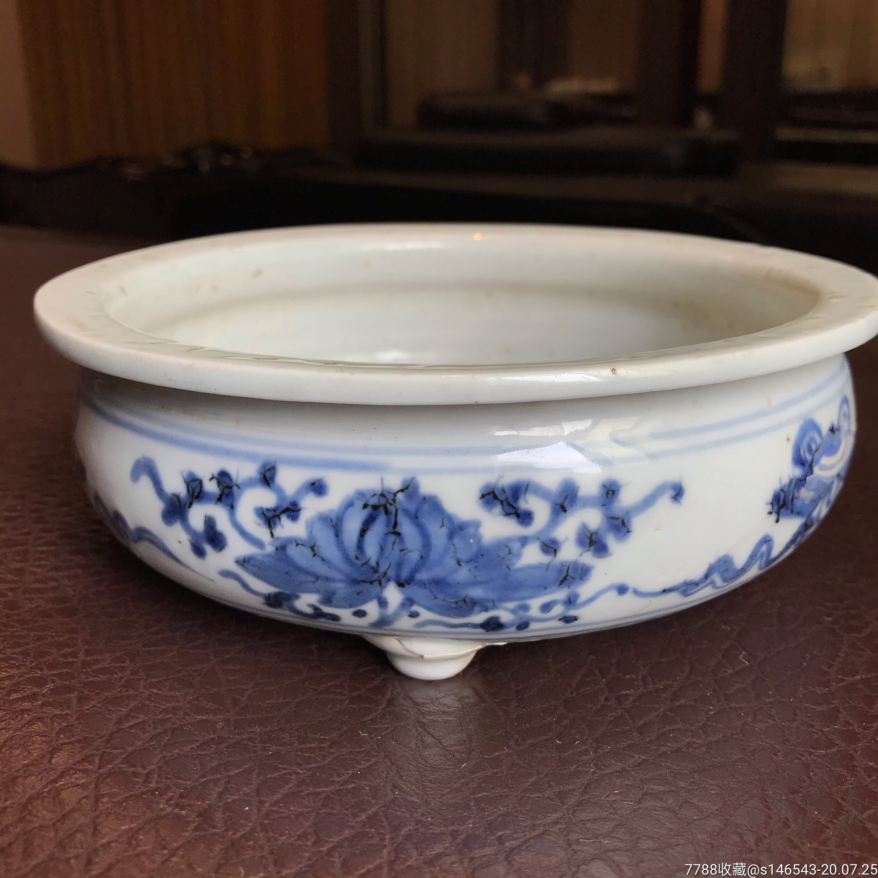清代乾隆时期青花香炉,釉水漂亮,器型规整,有一冲其他全品尺寸20×7.