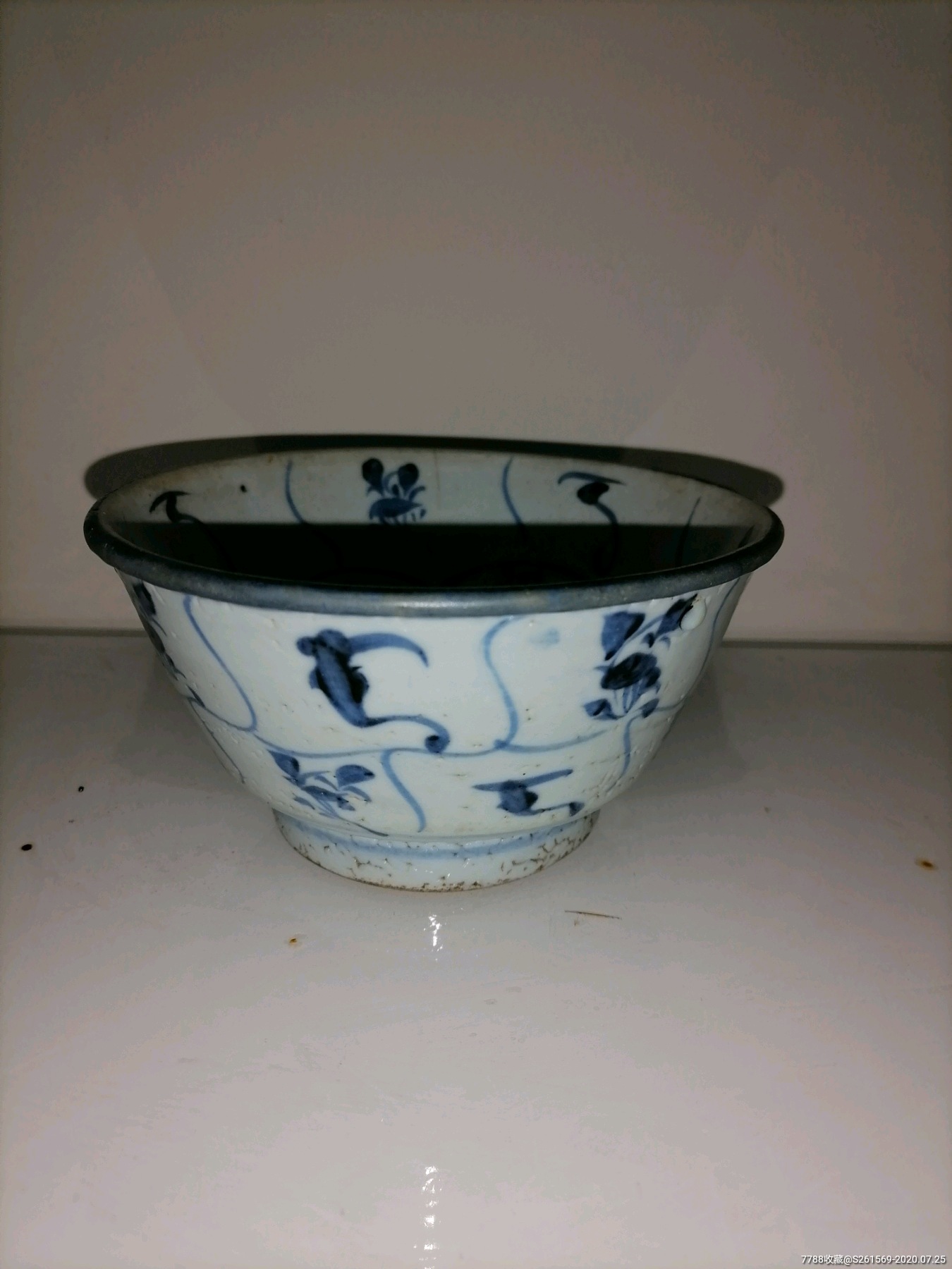 清代灵芝纹青花碗