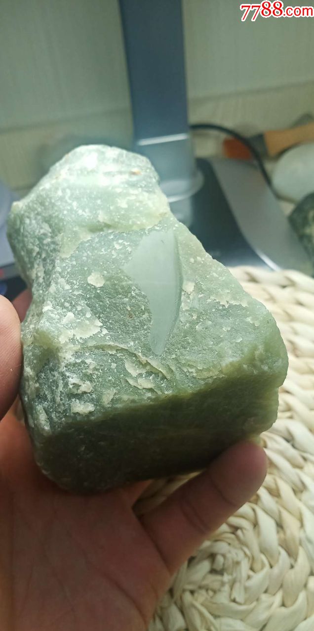 408*和田玉沙枣青青玉山料原石1105克