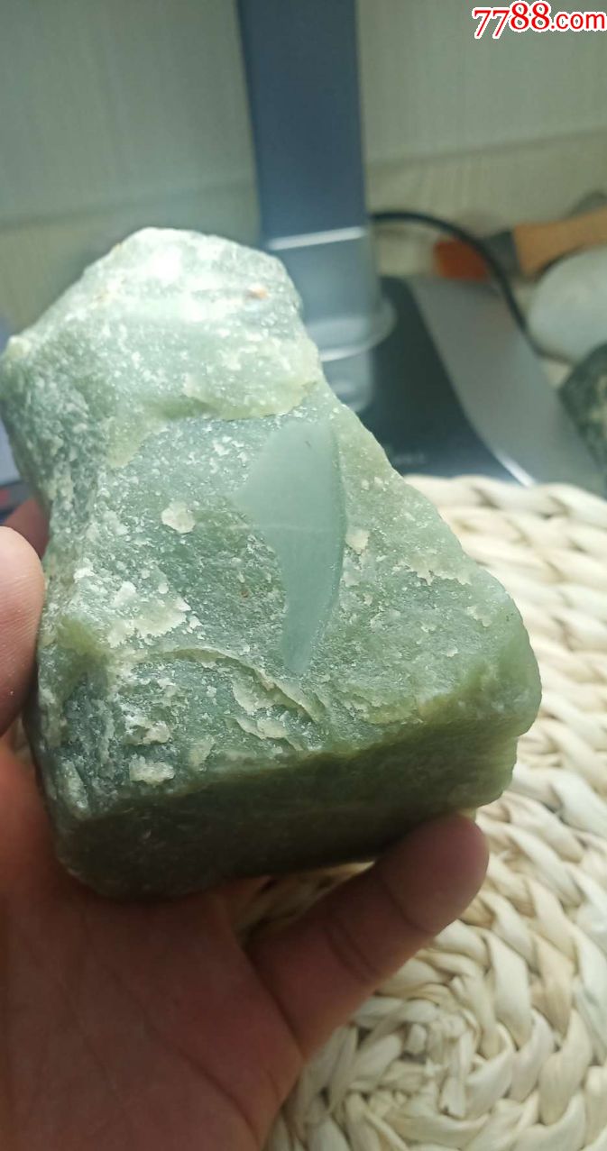 408*和田玉沙枣青青玉山料原石1105克