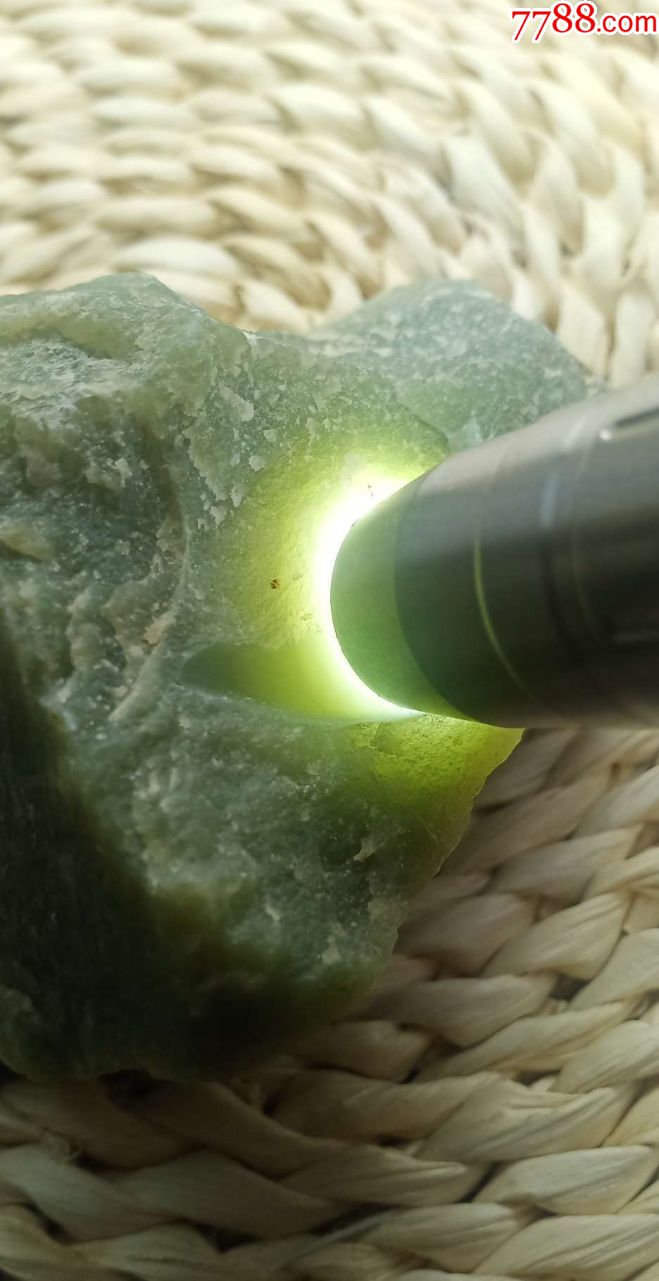 408*和田玉沙枣青青玉山料原石1105克