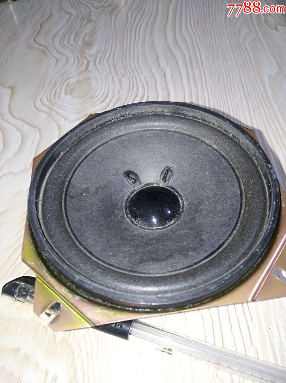 229#炮盒永磁喇叭8Ω10w高5.7对孔距12对边距10.