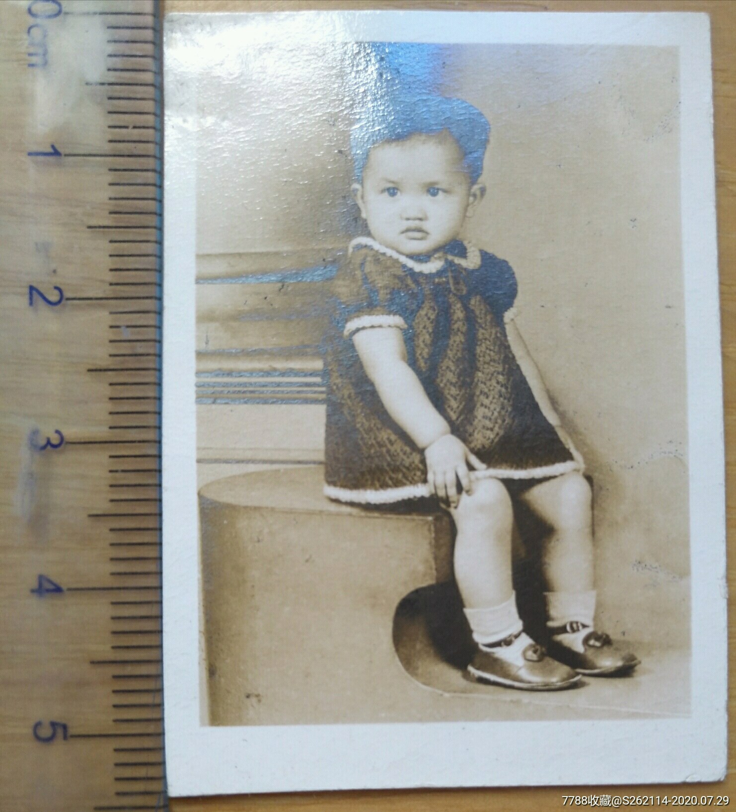 民国时期的儿童照当时的服饰便宜处理