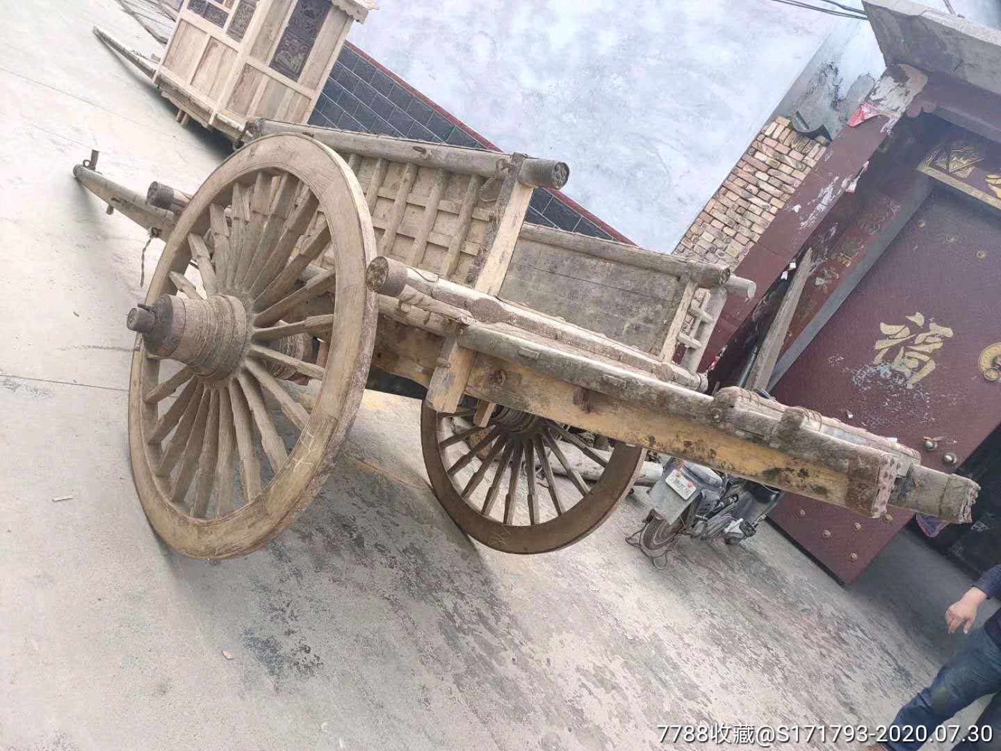 清代榆木特大号马车一辆