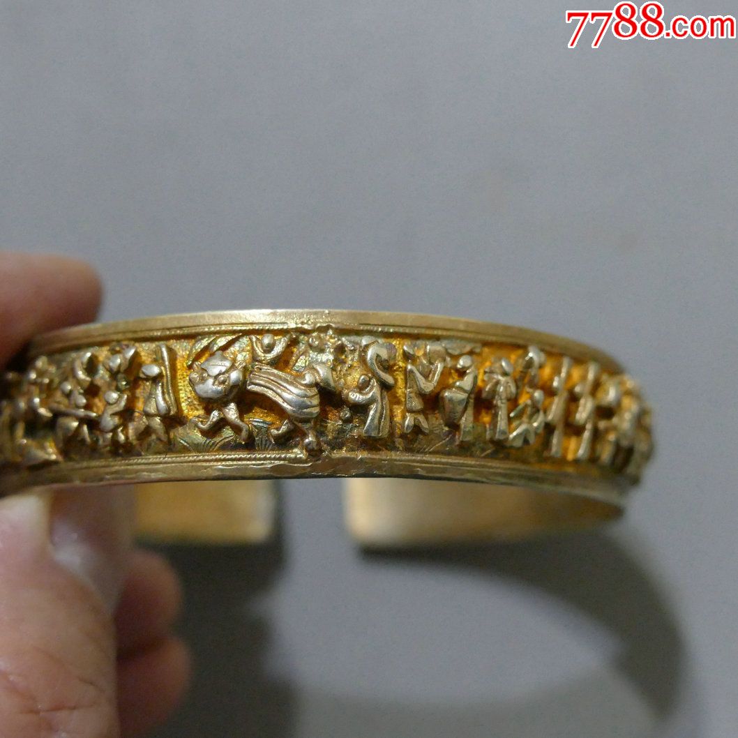 清代早期高浮雕银鎏金手镯一只