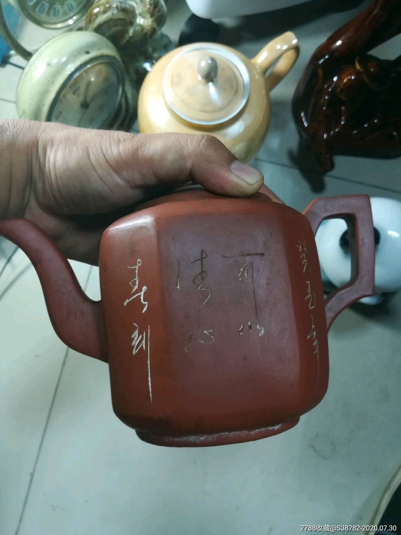 宜兴紫砂八角壶