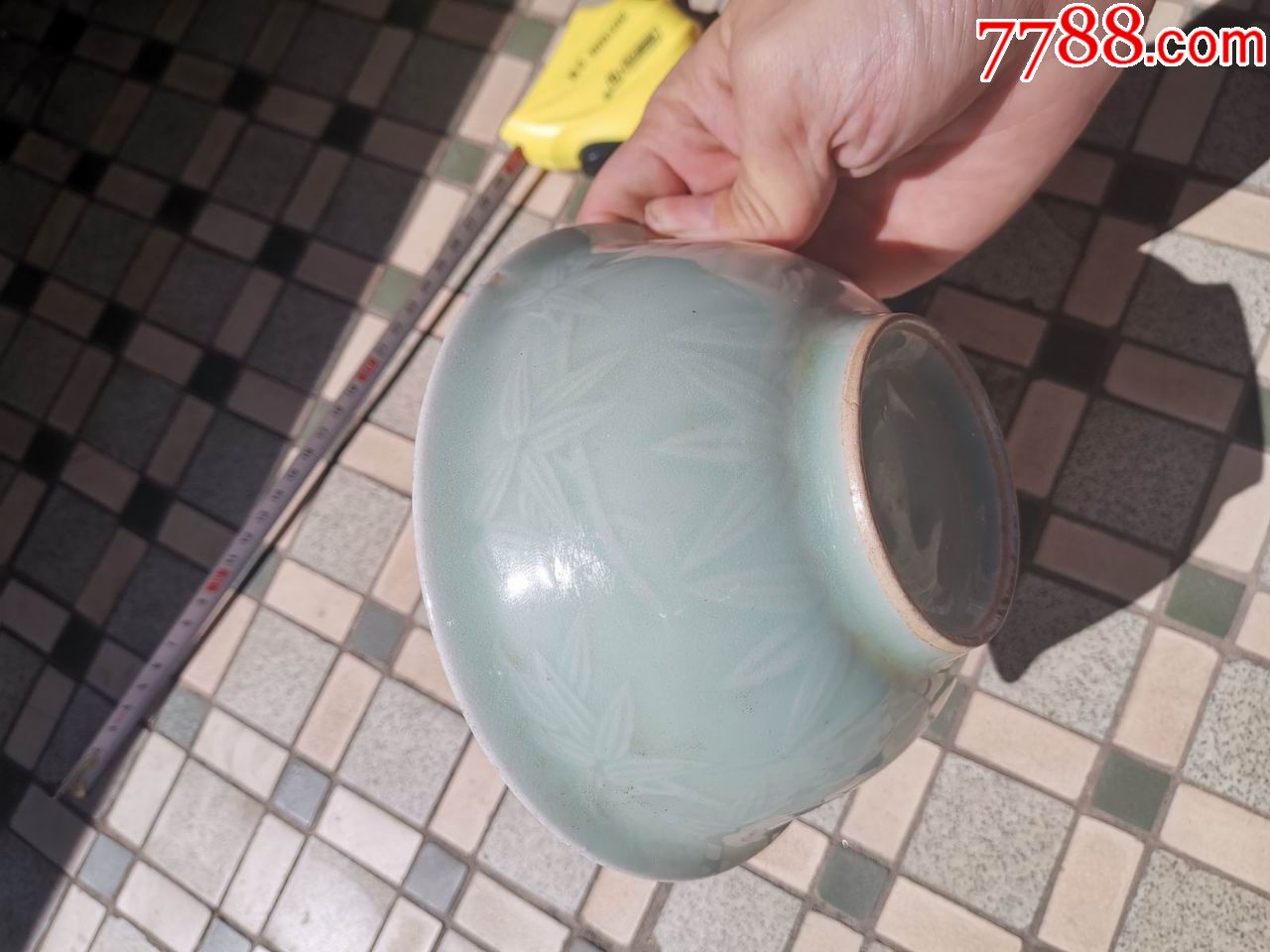 精品50年代龙泉暗花碗