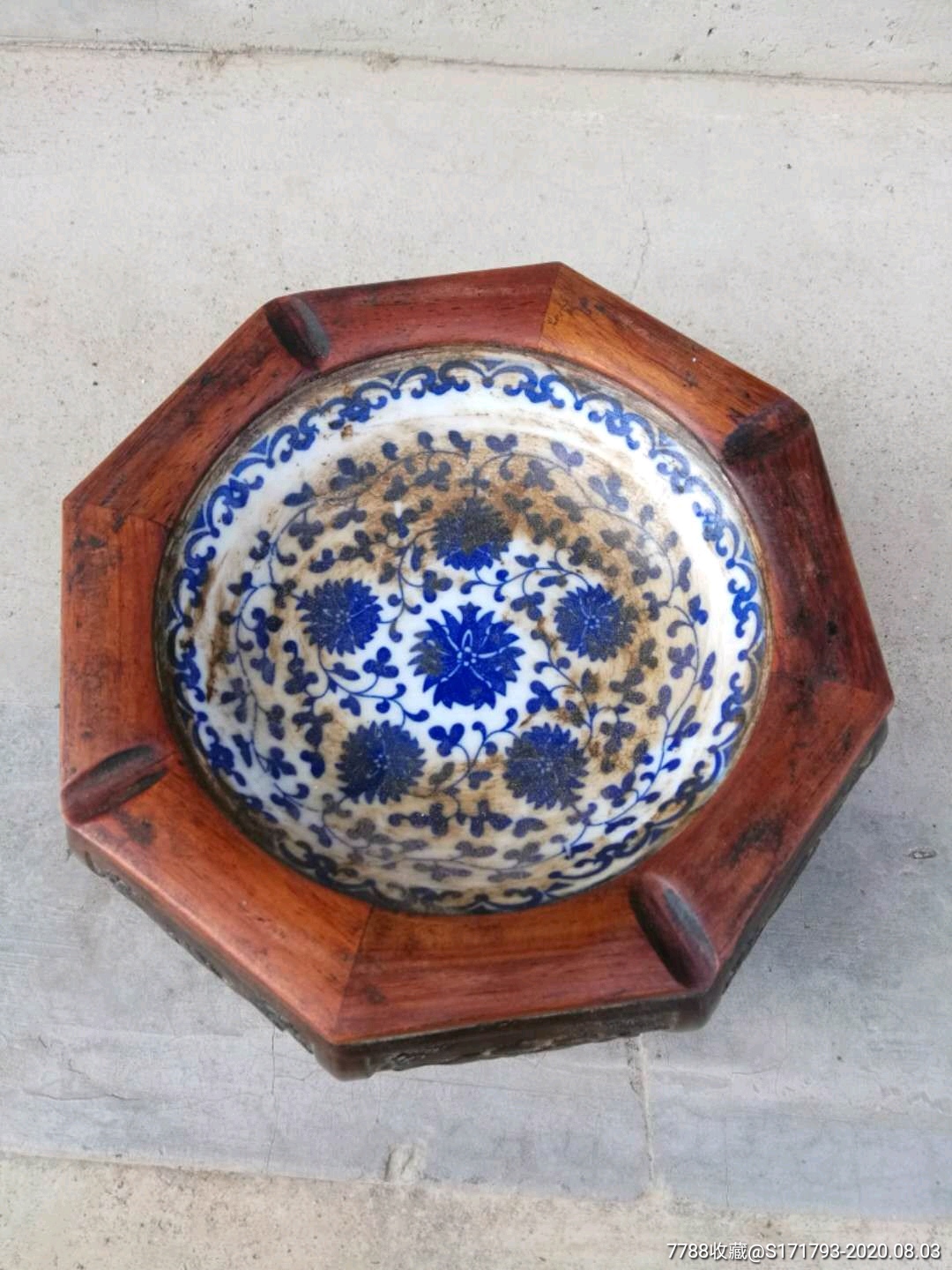民国时期,花梨木镶瓷青花,烟灰缸一个