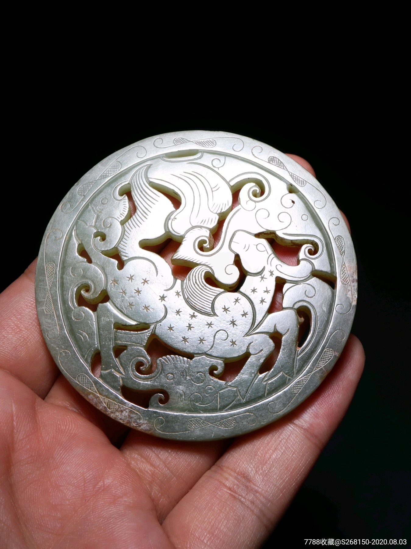 明老和田玉阴刻天鹿纹圆形玉璧玉珮