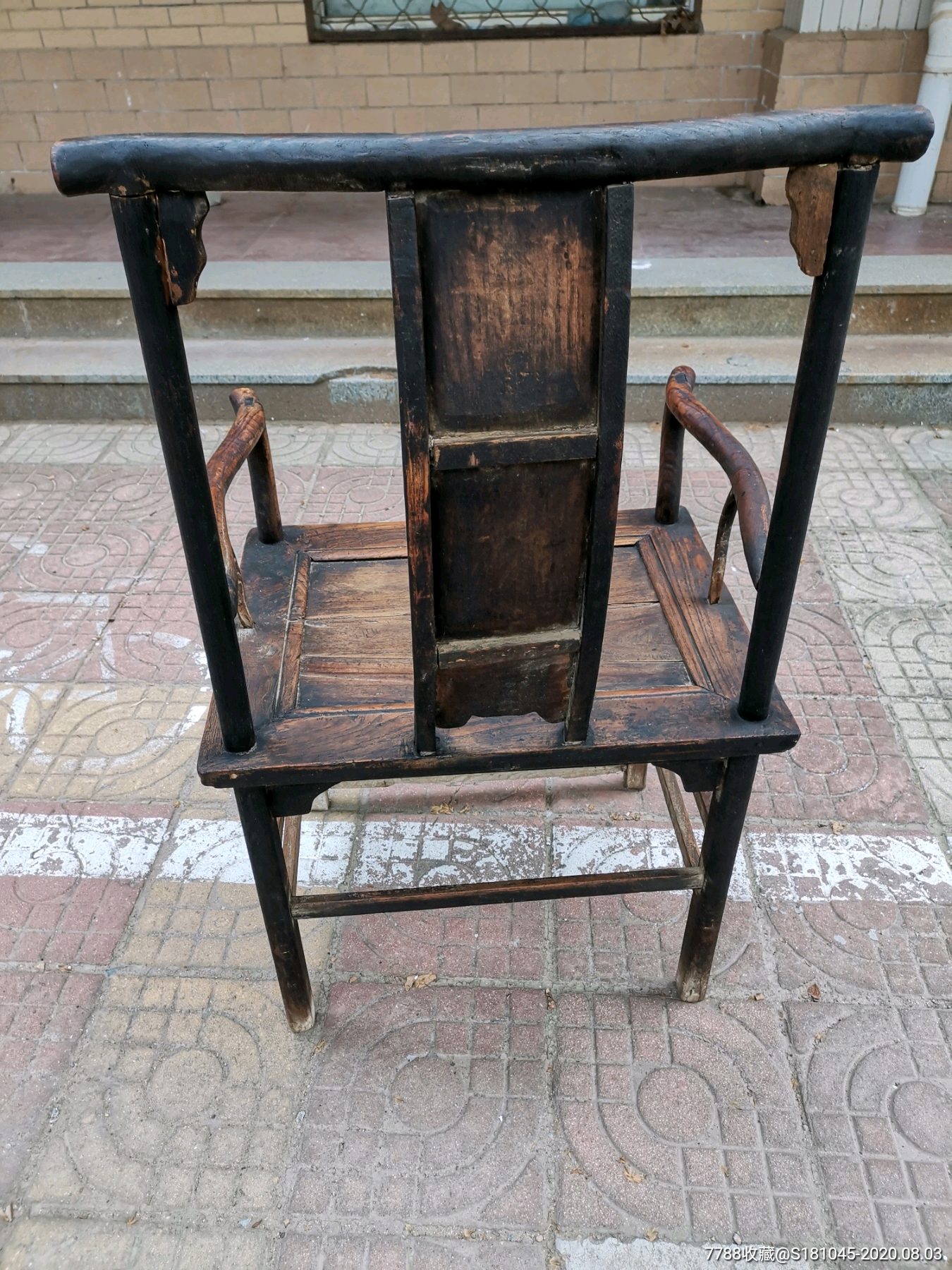 皮壳包浆一流的老榆木四出头椅子单只
