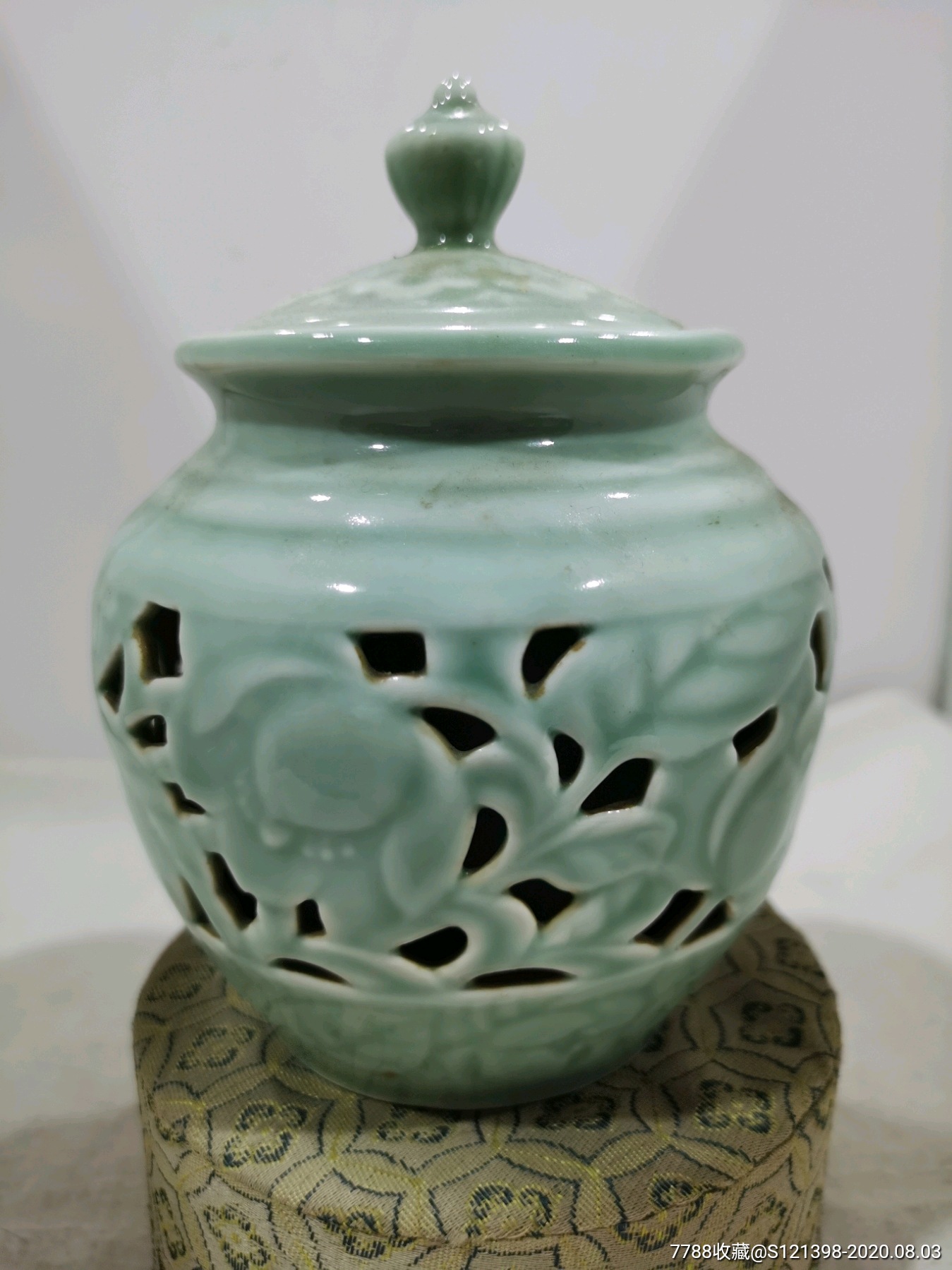 北朝鲜的镂空青瓷小盖罐_青瓷/秘色瓷_图片鉴赏_收藏价值_7788青瓷