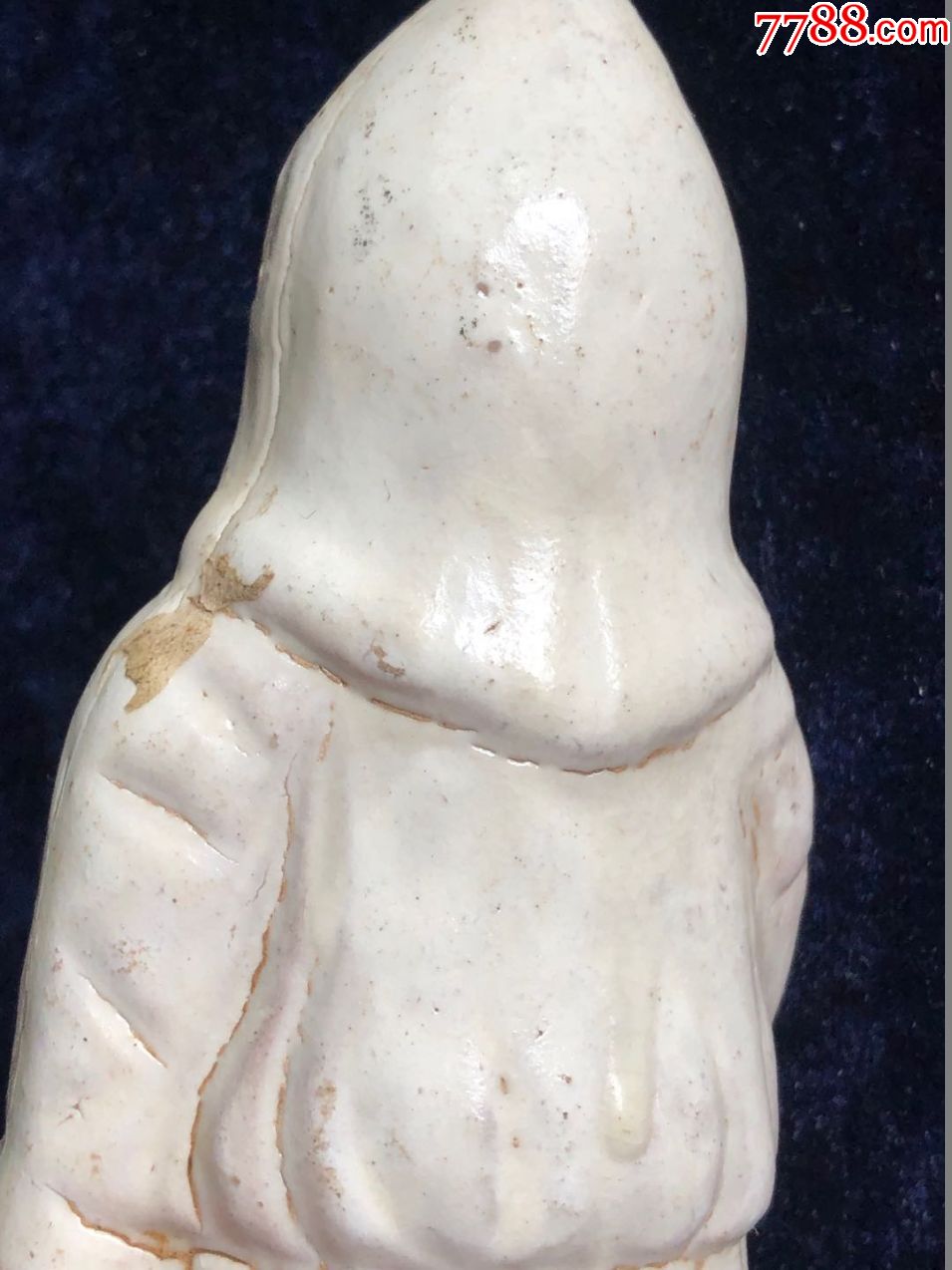 辽白釉瓷塑人像