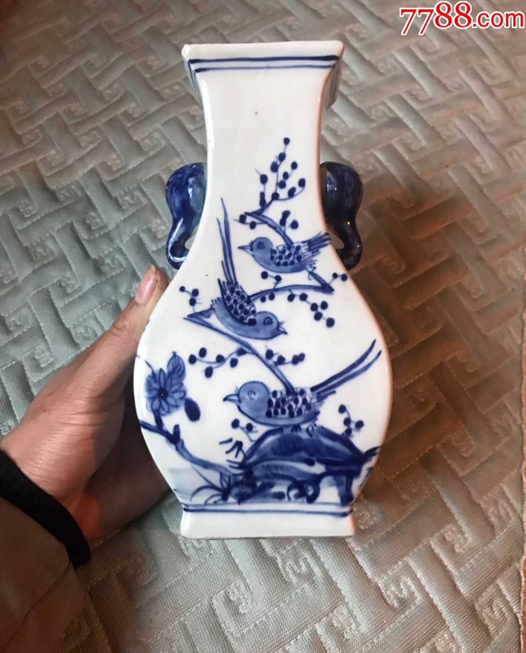 民国晚期青花喜鹊登枝纹象耳方瓶寄托玉堂佳器