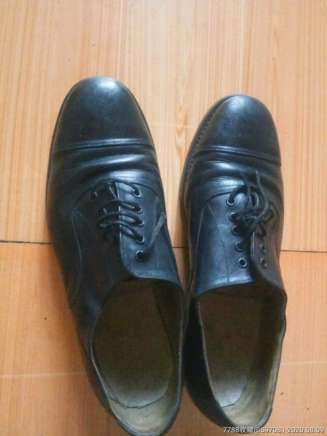 王字底三接头皮鞋