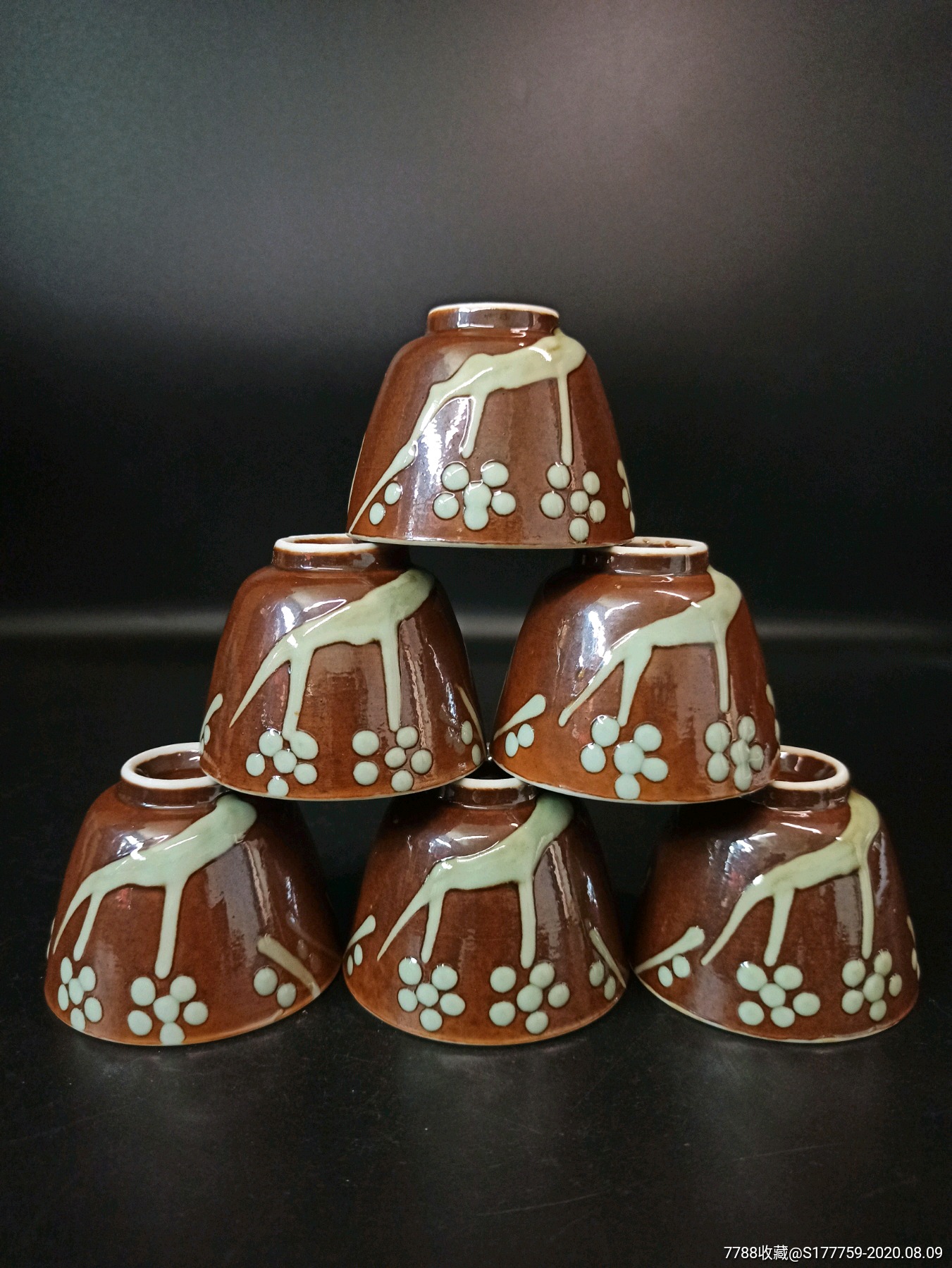 八十年代酱釉梅花纹内画金鱼茶杯六个