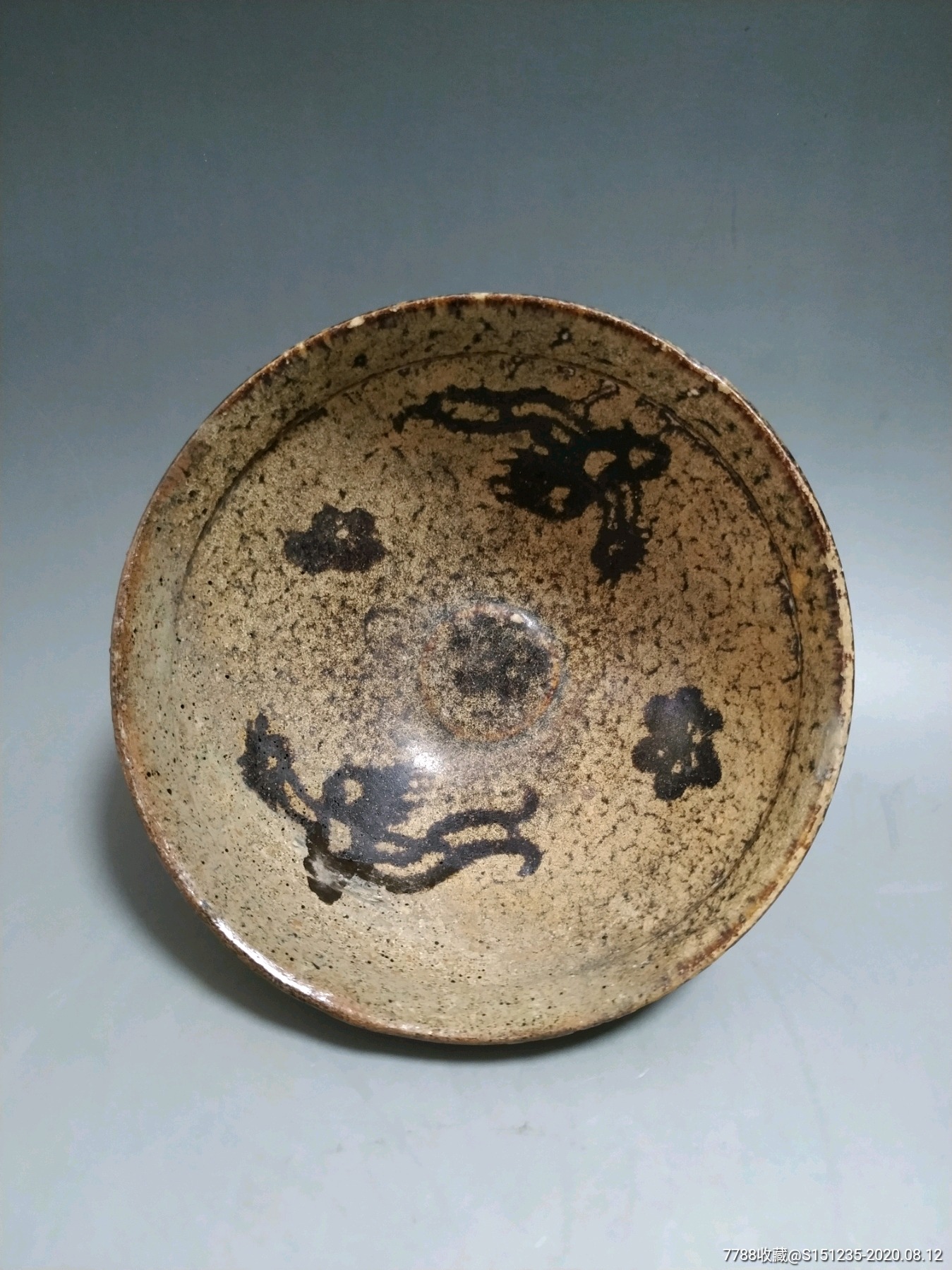 宋代吉州窑双凤剪纸贴花碗口沿圆润釉面温润颜色丰富深沉惜有修掉釉