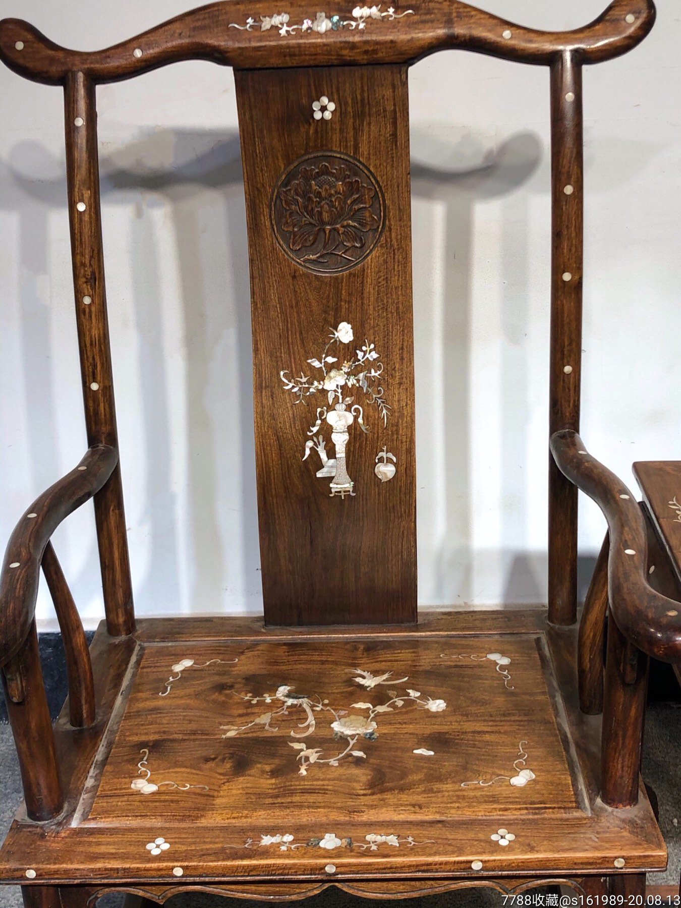 黄花梨镶贝壳大官帽椅三件套