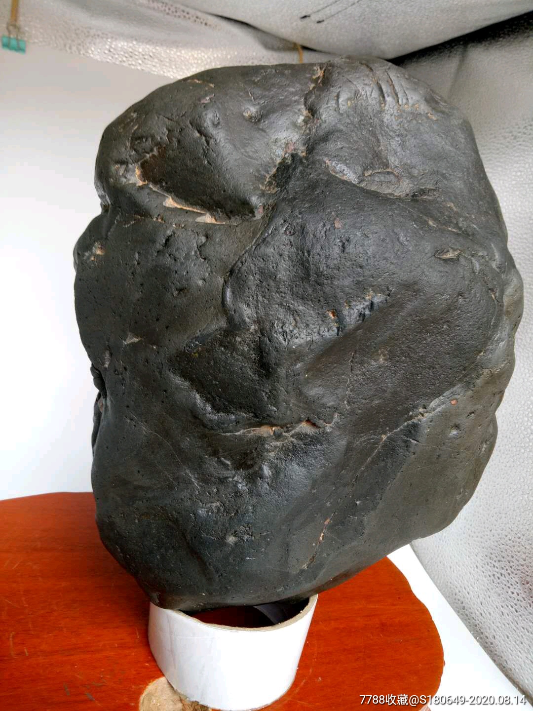 罕见纳米碳质陨石钻石图片