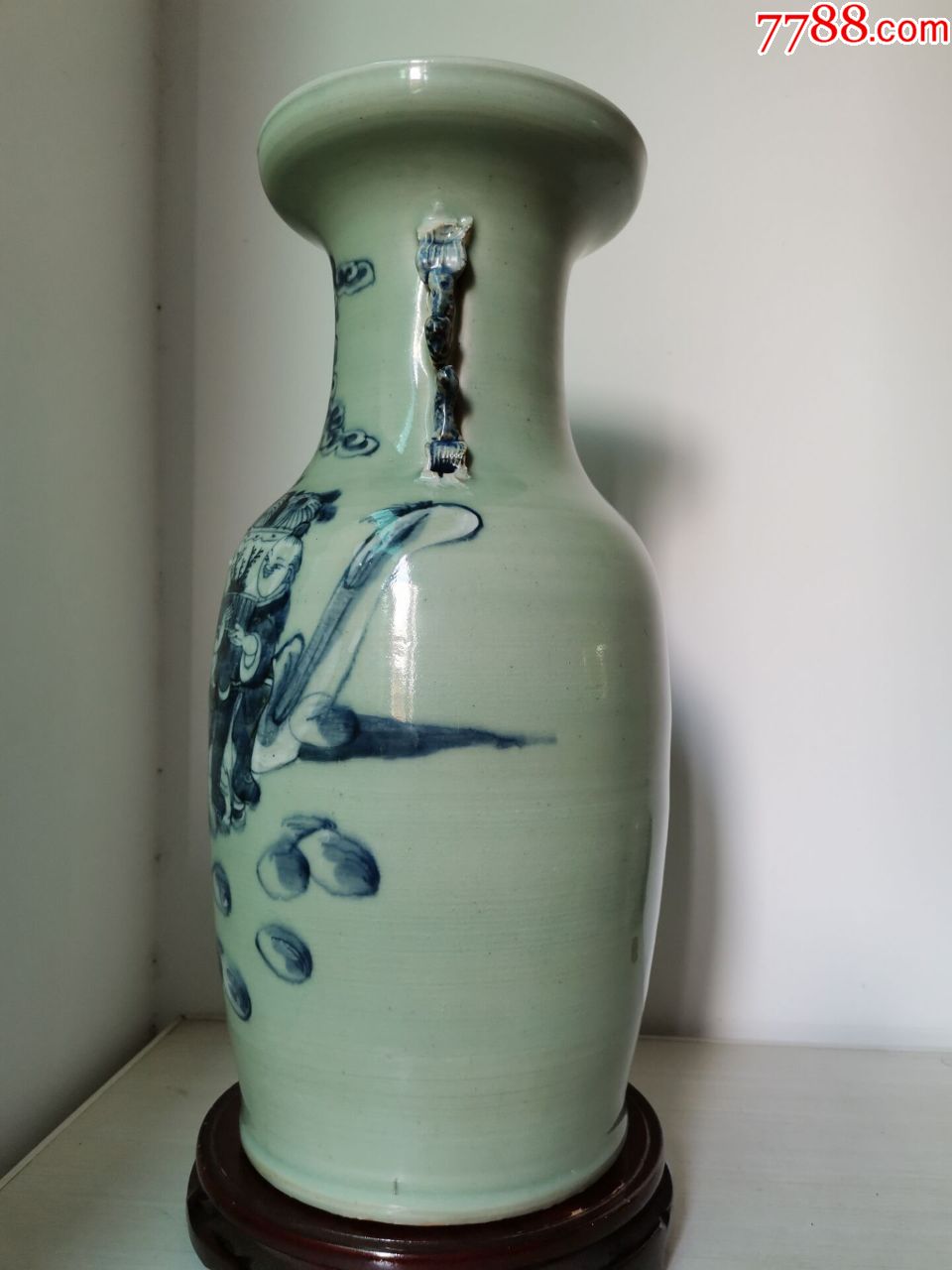 晚清豆青釉青花加白人物瓶
