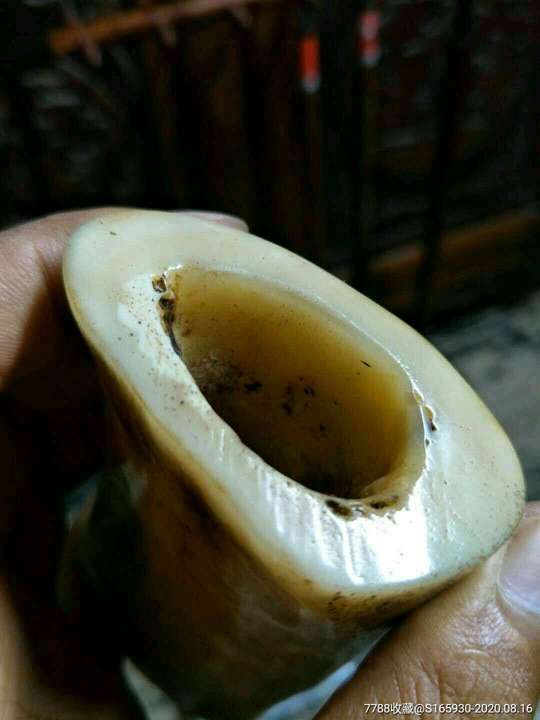 清代老驼骨雕刻上山虎把件.完整无裂,通透包浆.8.8厘米*5.2厘米*3厘米