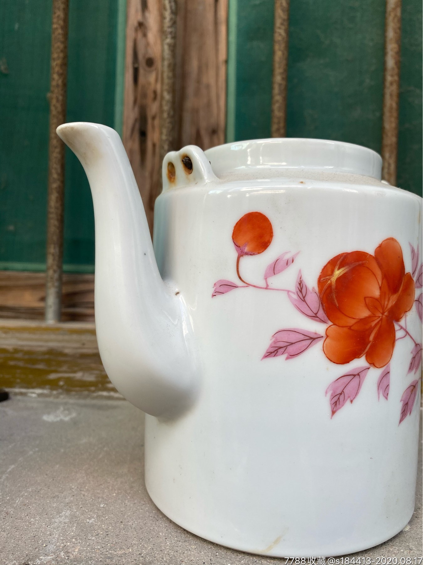 文革手绘花卉提梁壶