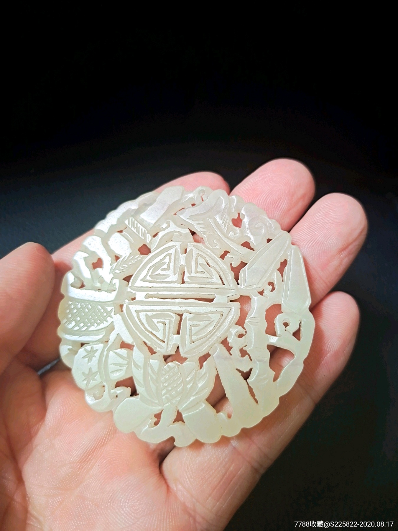 民国和田玉八宝寿字纹玉佩