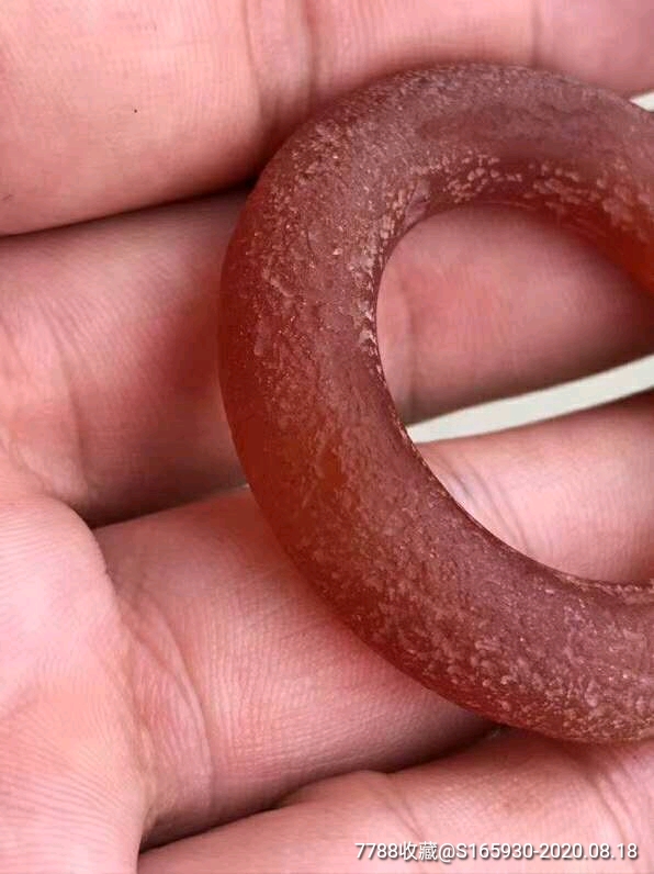 收来的五个南红玛瑙袈裟环