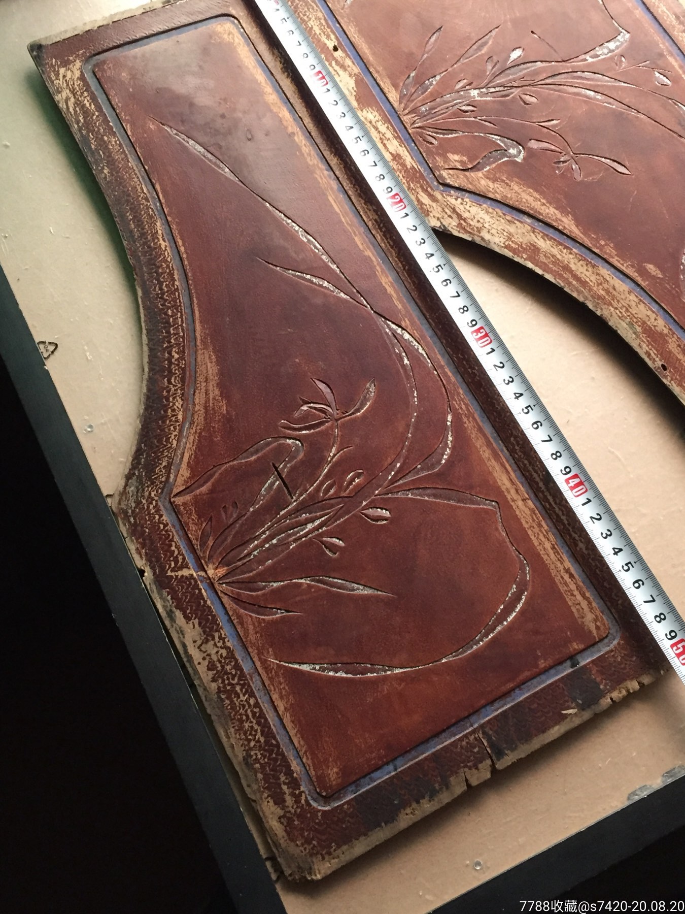 特价精美老木雕清代阴刻兰花图一对文雅