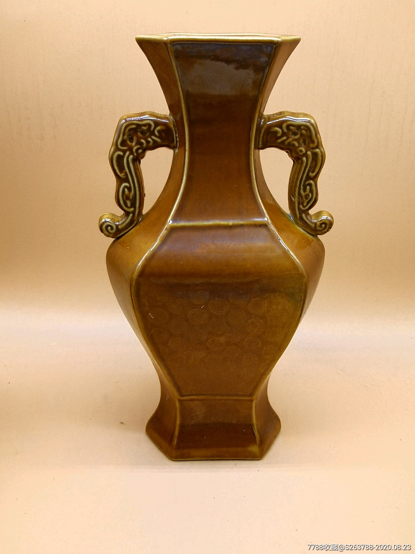 古铜黄釉双耳六方瓶_黄釉瓷_收藏价格_鉴定交易_7788瓷器网