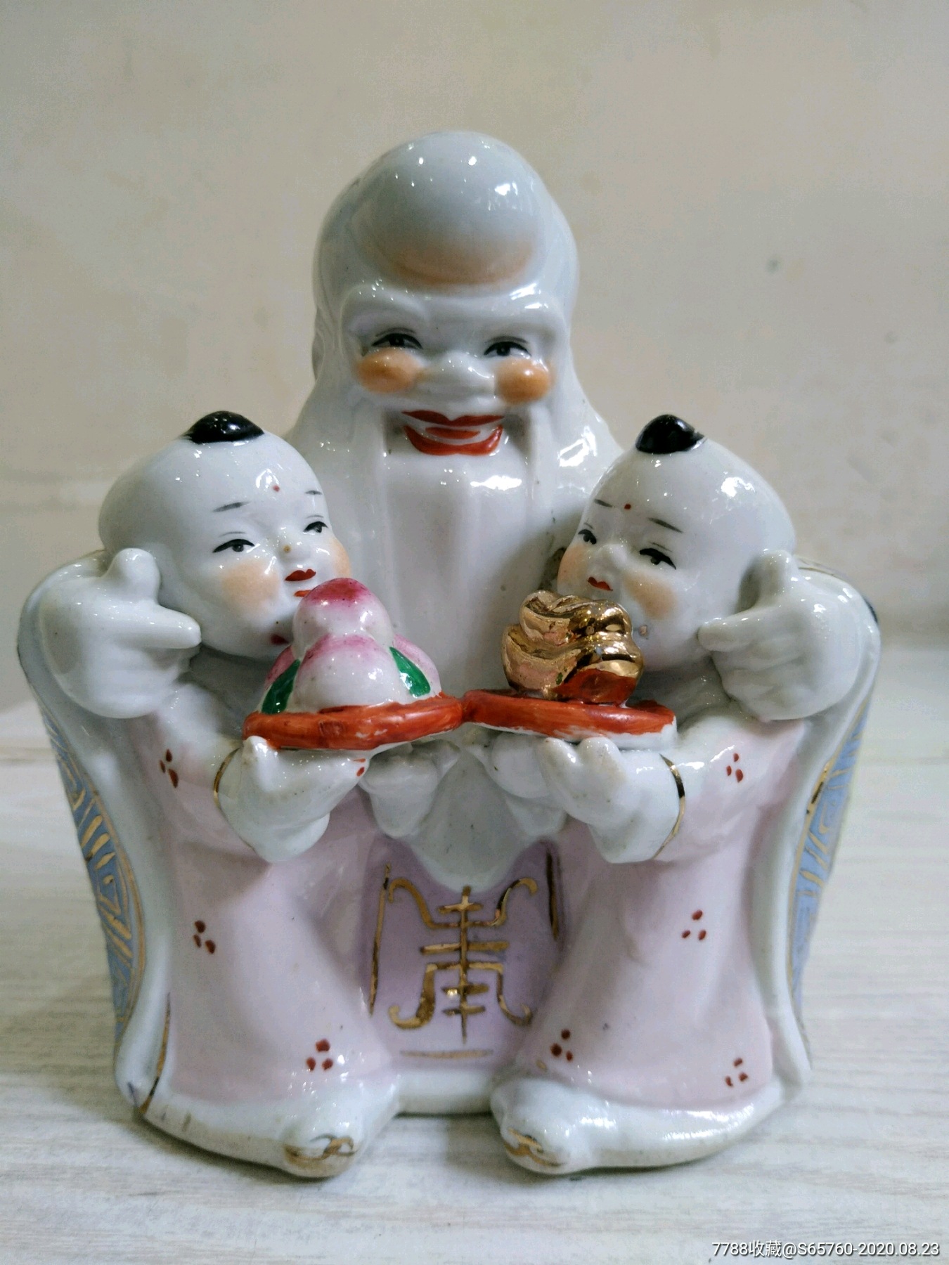 全品童子献寿精美瓷塑