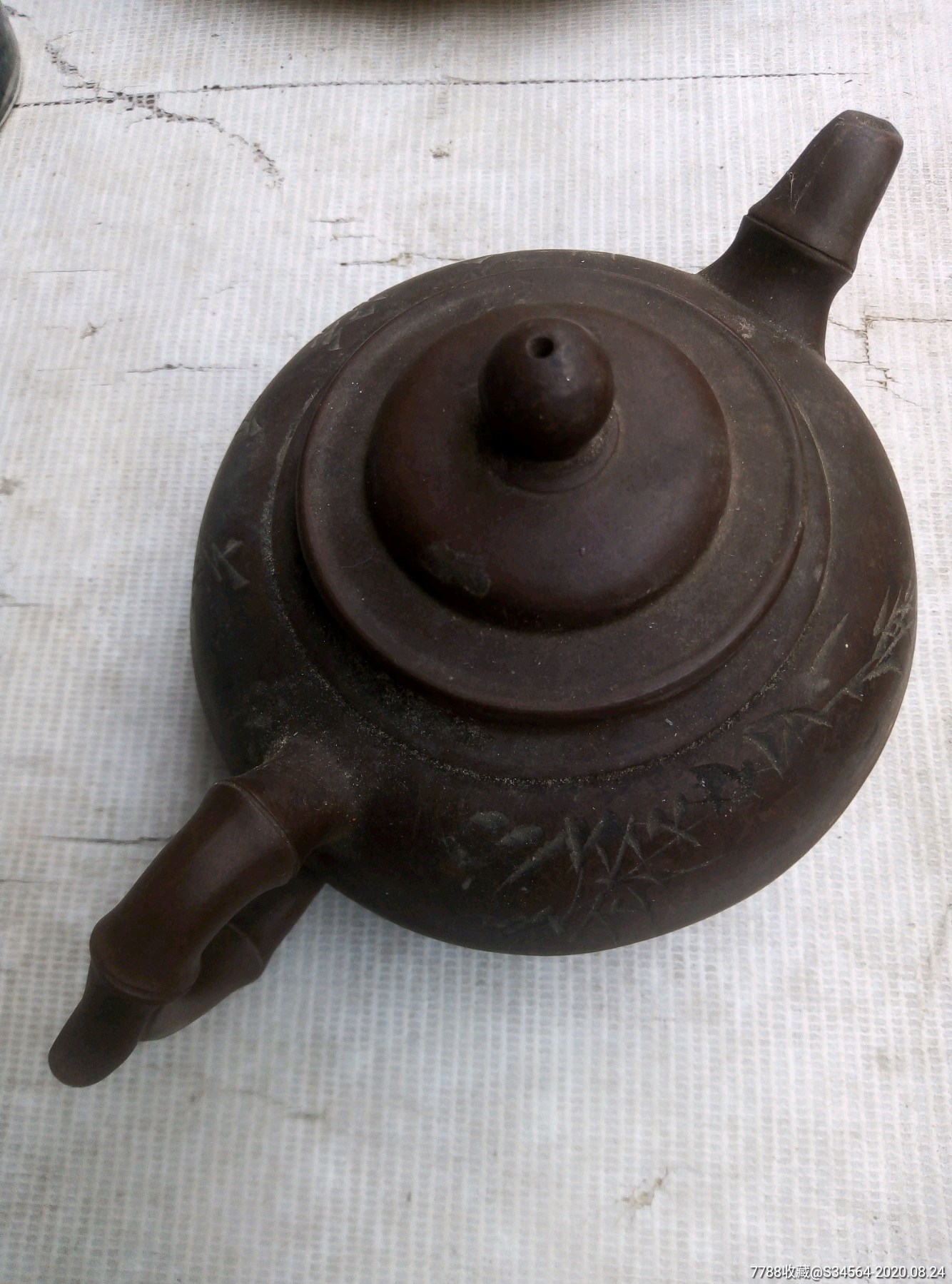 小石刻紫砂壶一把.