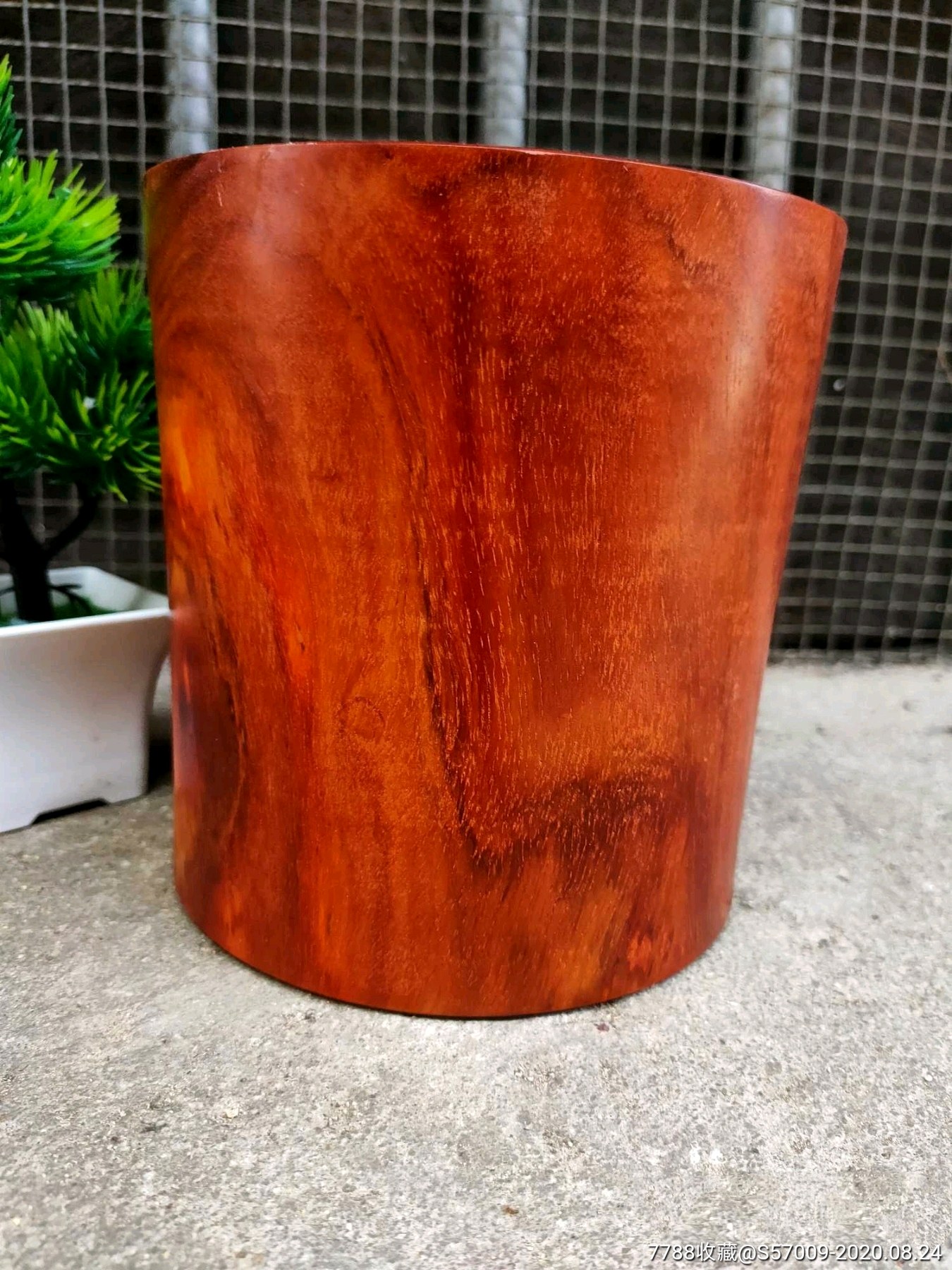 老料新工紫檀木笔筒