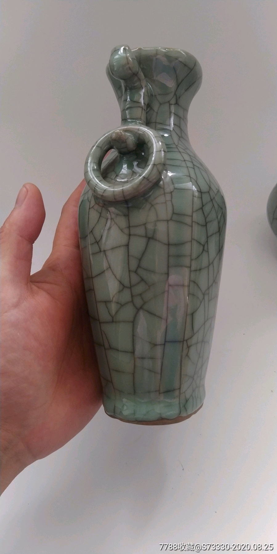 现代官字款哥釉开片双耳瓶