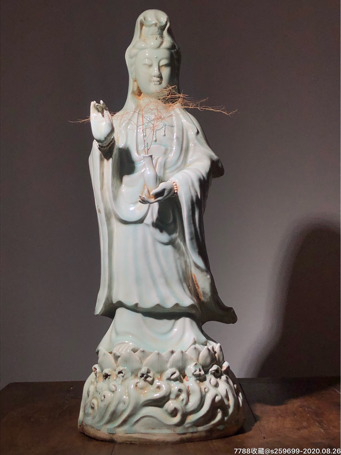 龙泉窑南海观音塑像