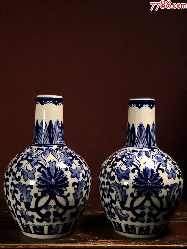 手绘青花瓶一对八十年代出口台湾库存老瓷器(完好完整)