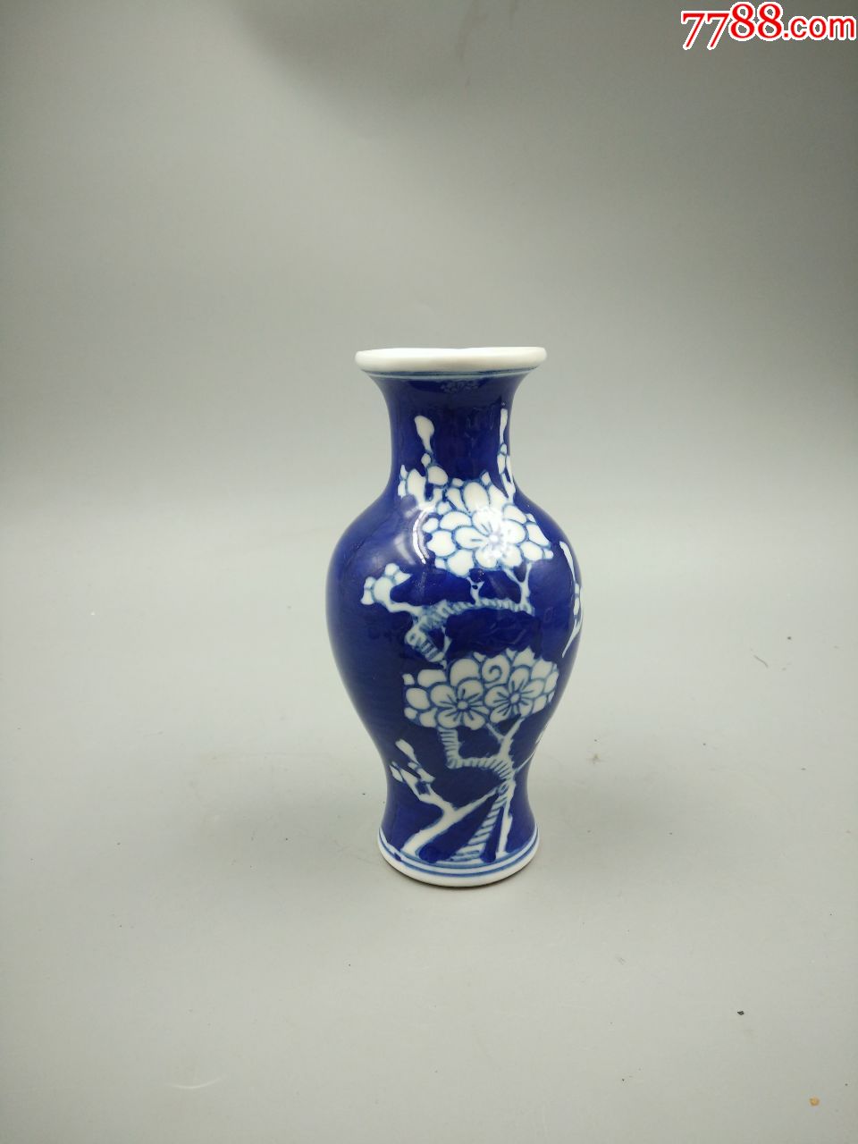 解放初景德镇手绘青花冰梅瓶