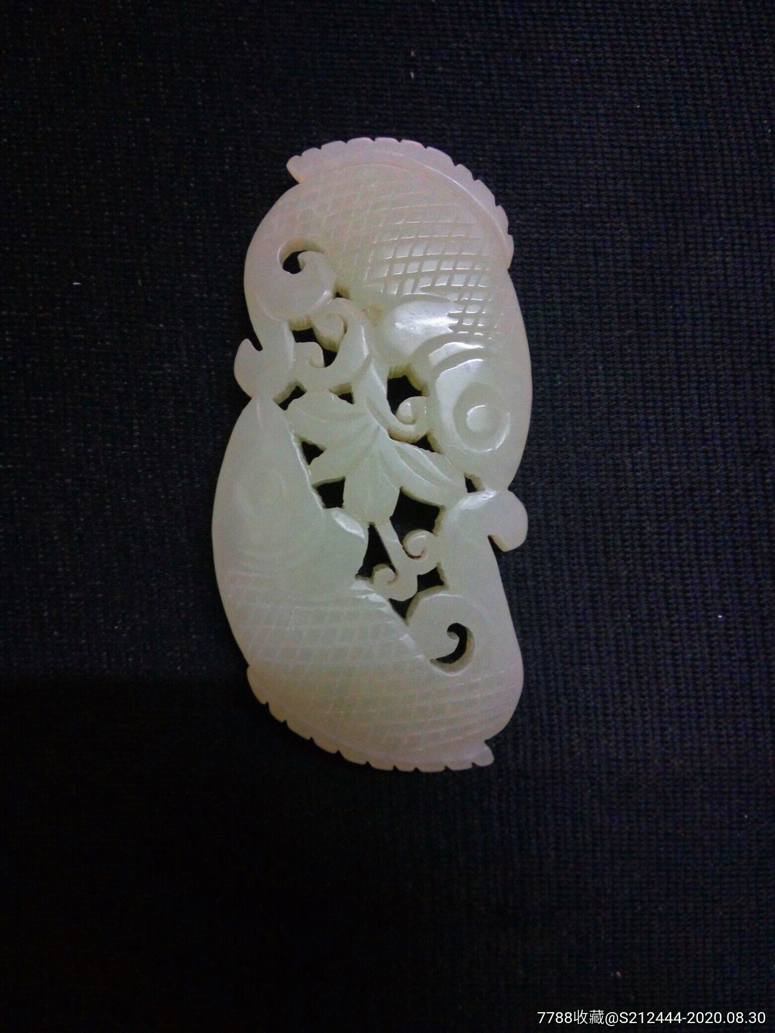 和田玉镂空双鱼玉佩