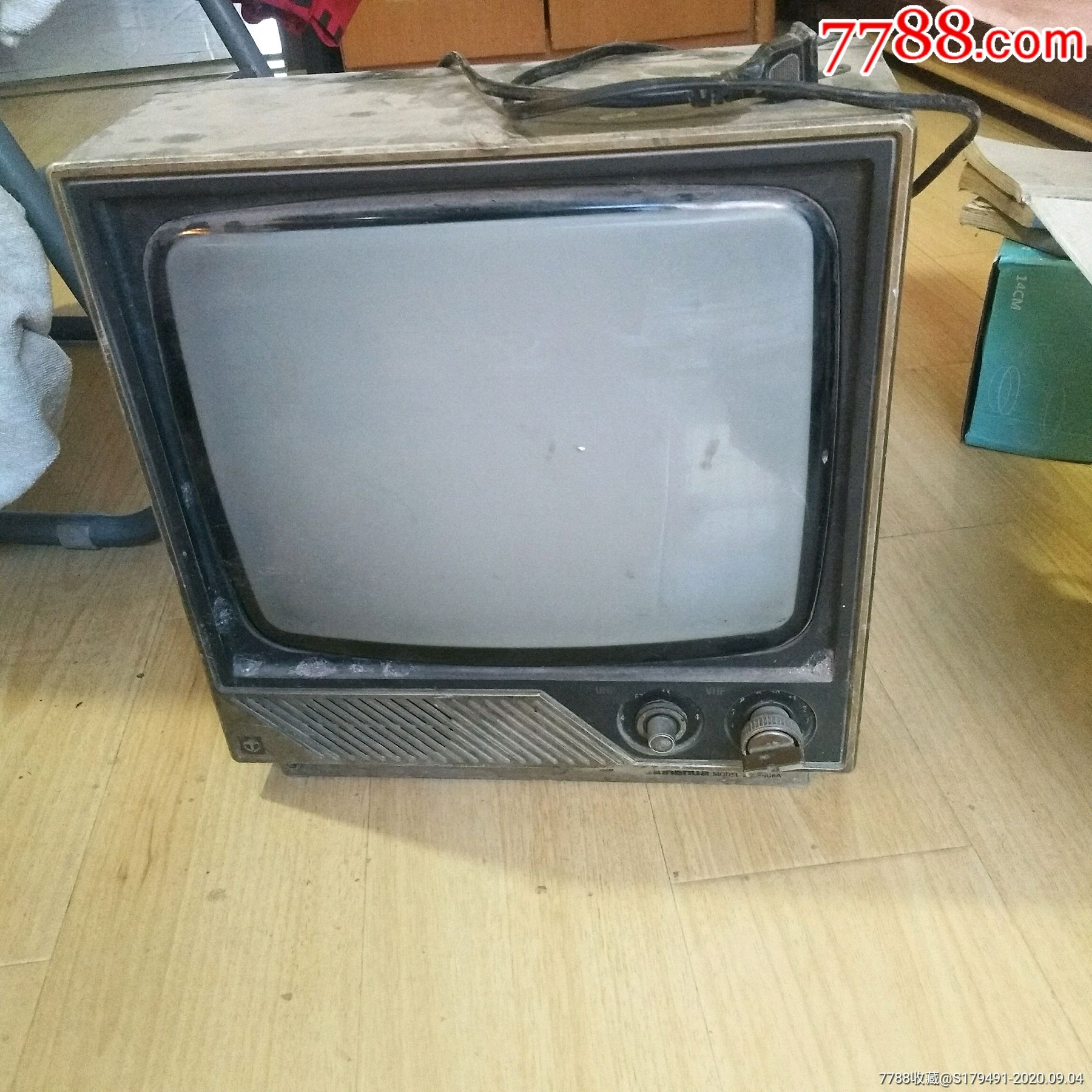 百合花黑白电视机