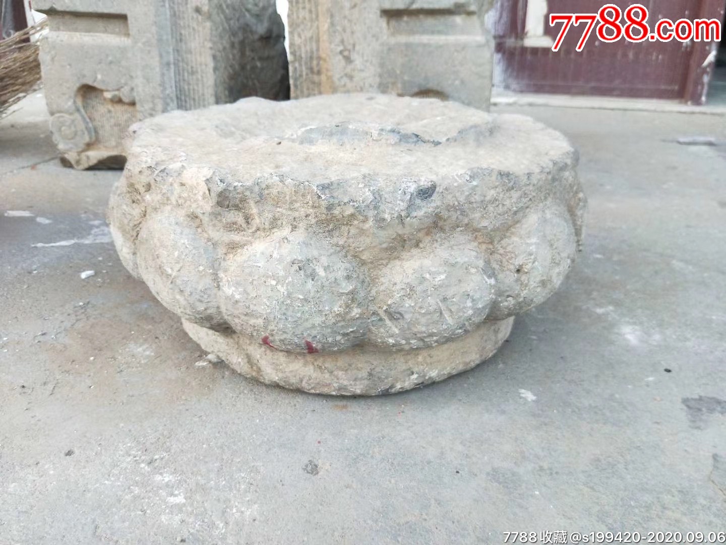 明代青石莲花座年代久远包浆浑厚品相如图